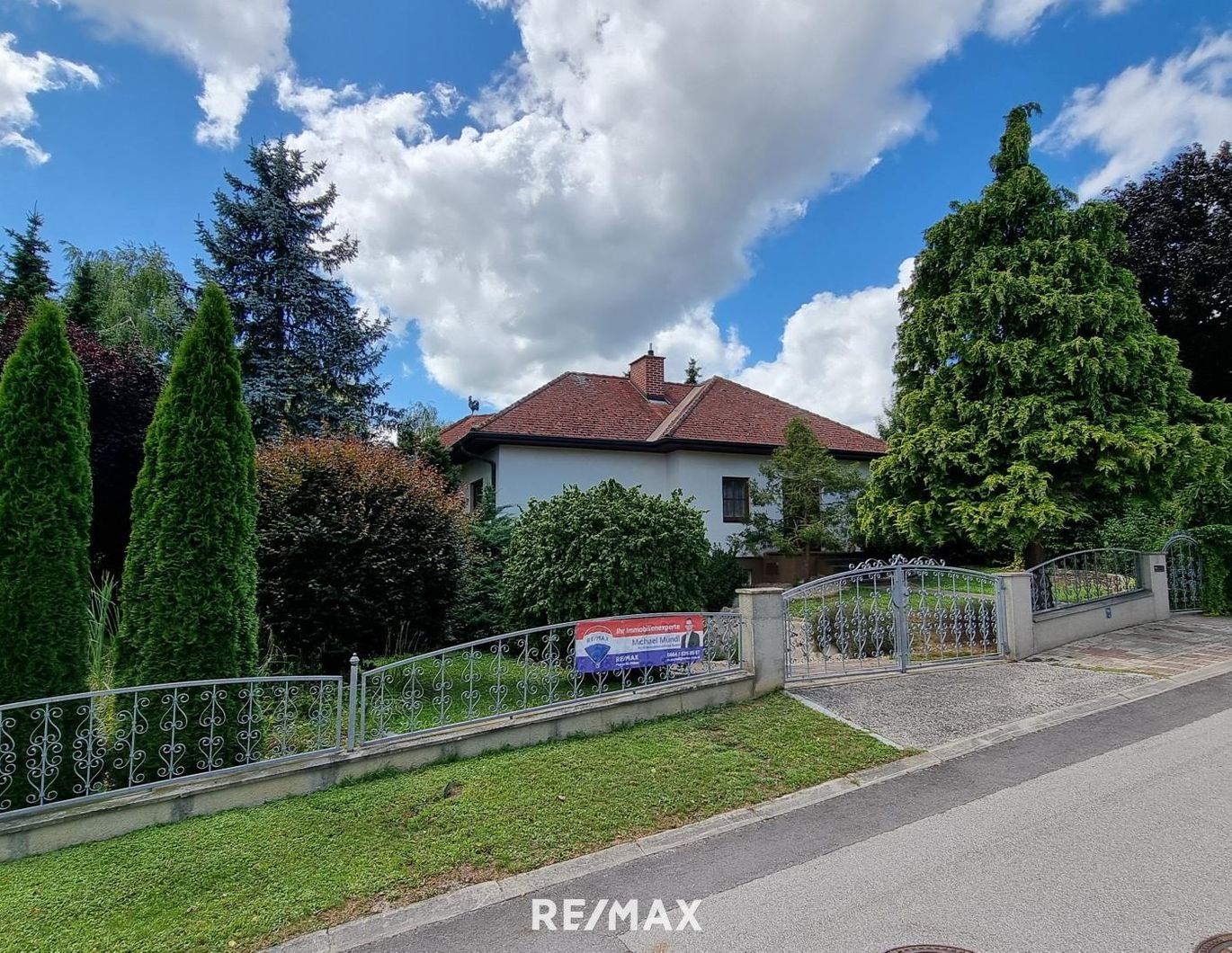 Wohnen im Grünen: Bungalow auf großzügigem Grundstück in Linsberg