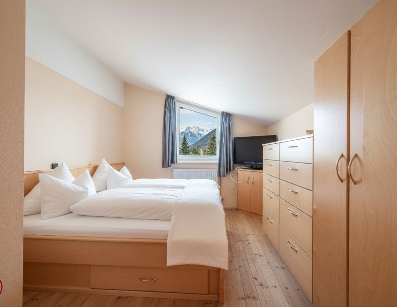 Vollmöblierte, helle Maisonette Wohnung mit Seeblick