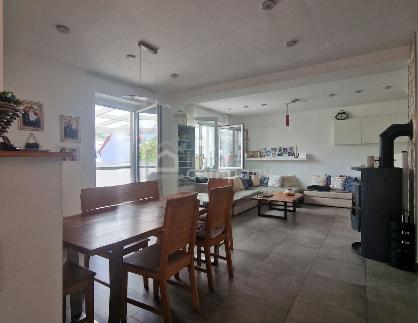 Vollrenoviertes Einfamilienhaus mit Fernblick + Garten + Loggia