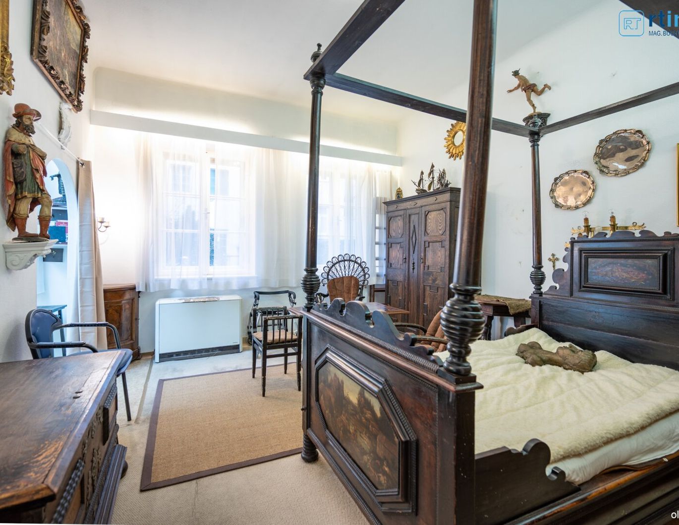 CHARMANTE 1-ZIMMERWOHNUNG MIT 3,8m RAUMHÖHE (Renovierungsarbeiten notwendig - 2 ZIMMER durch Umbau möglich)