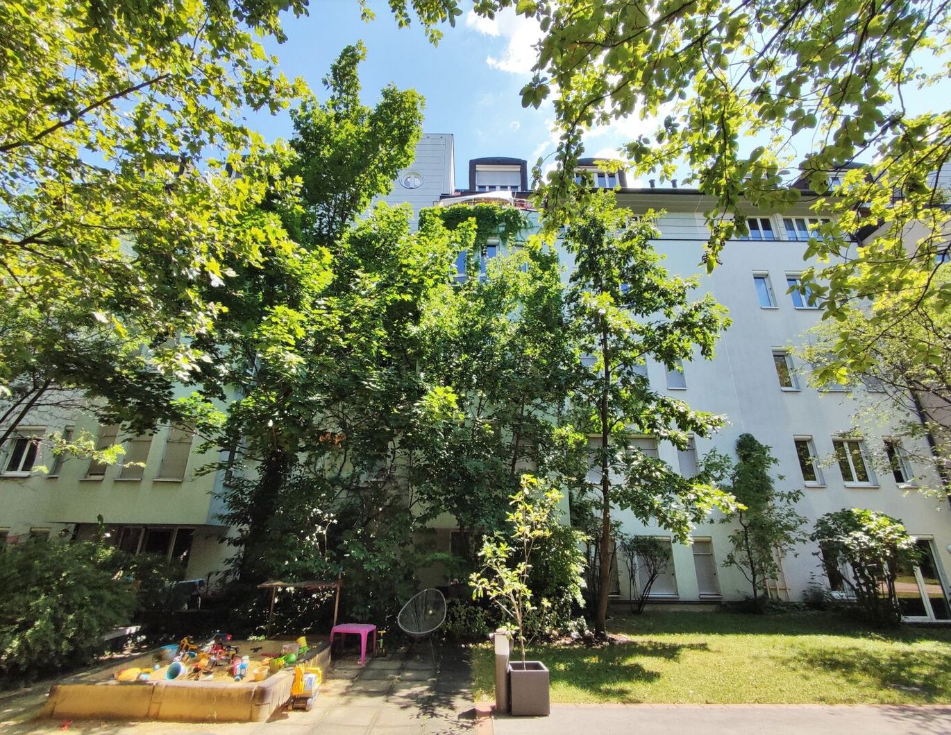 NÄHE YPPENPLATZ - Neubau im 3.Stock - Gemeinschaftsgarten
