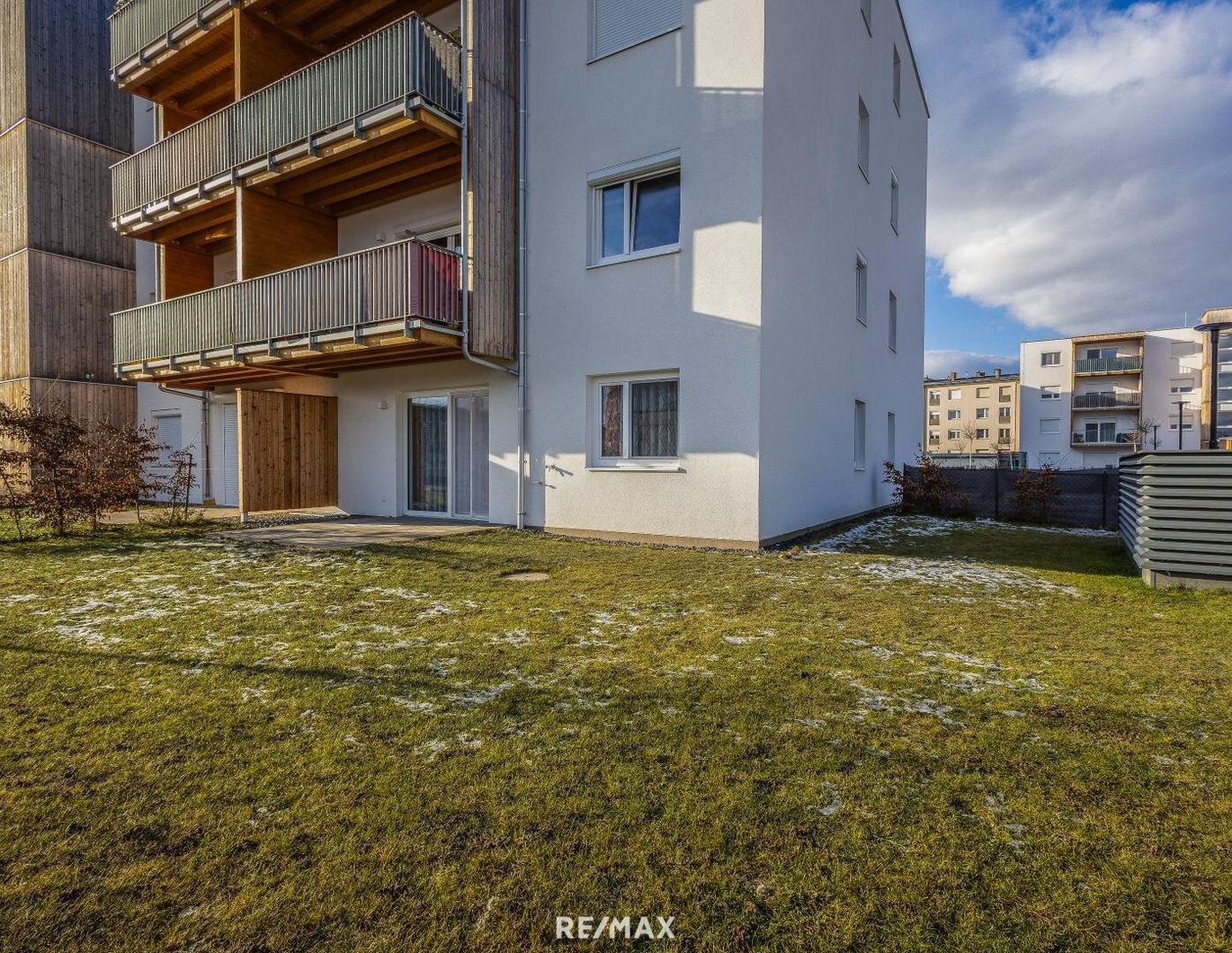 Neuwertige Gartenwohnung mit Terrasse & Tiefgarage