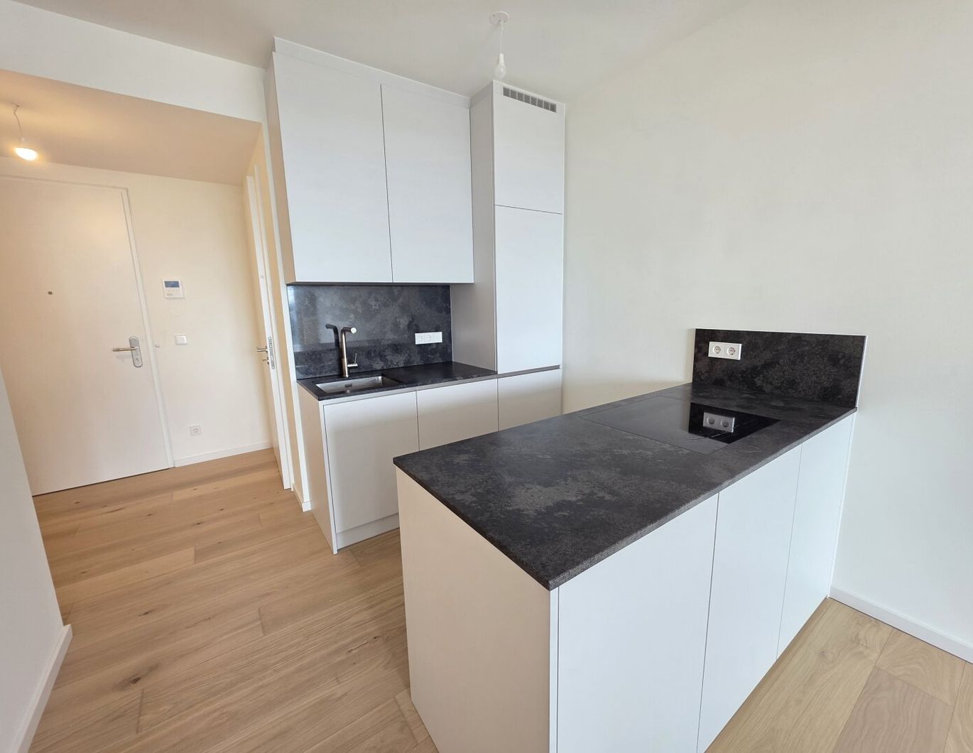 Erstbezug mit Luxusküche im 16.OG | U2 | XL-Balkon