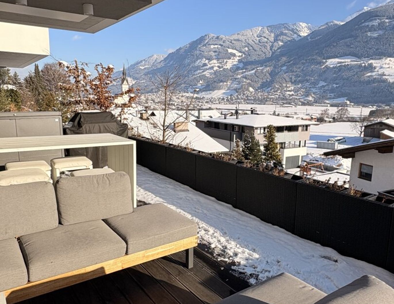 VOMP: Exklusive 3-Zimmer-Gartenwohnung mit Panoramablick & High-End-Ausstattung