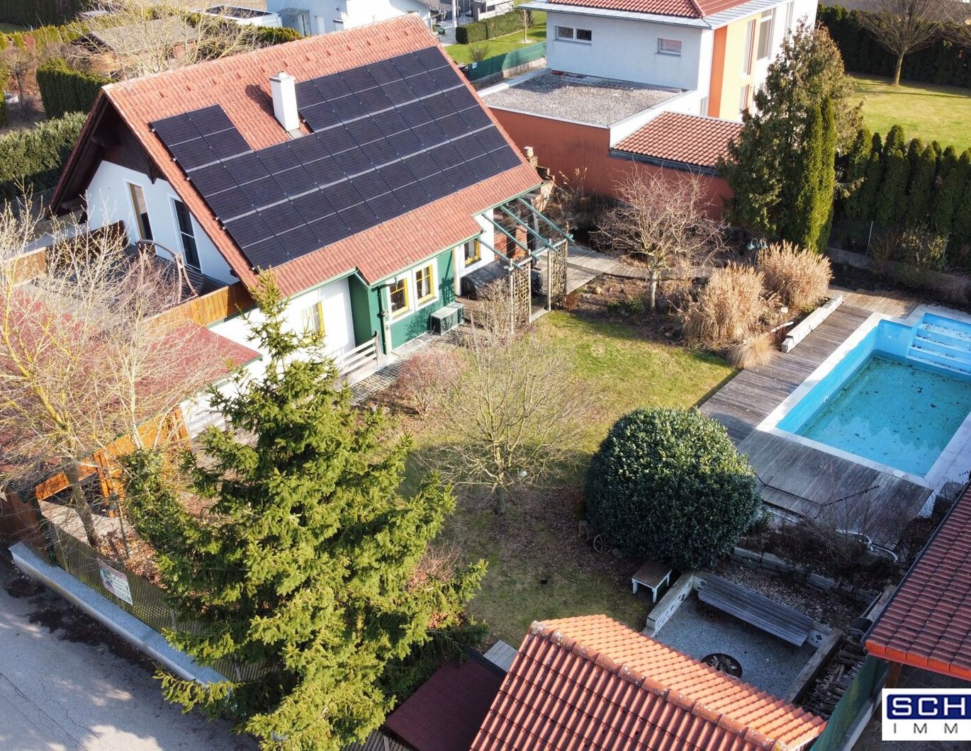 Charmantes Familienhaus mit Traumgarten, Pool und Einliegerwohnung