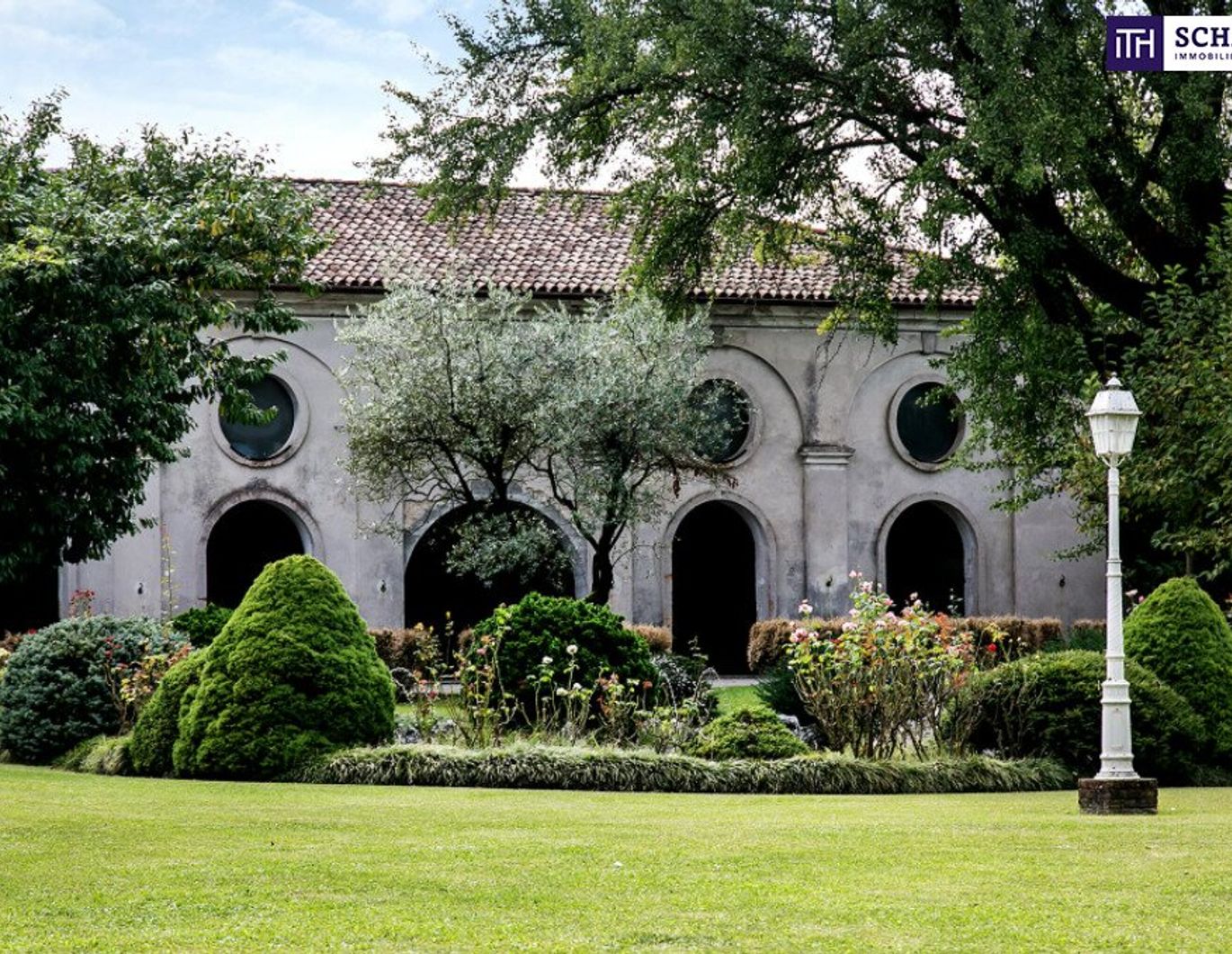 Ein Traum wird wahr mit der historischen 960m² Villa mit einem 17.000m² großen Park mit Teich und Pool in Pordenone - Triest - Italien!