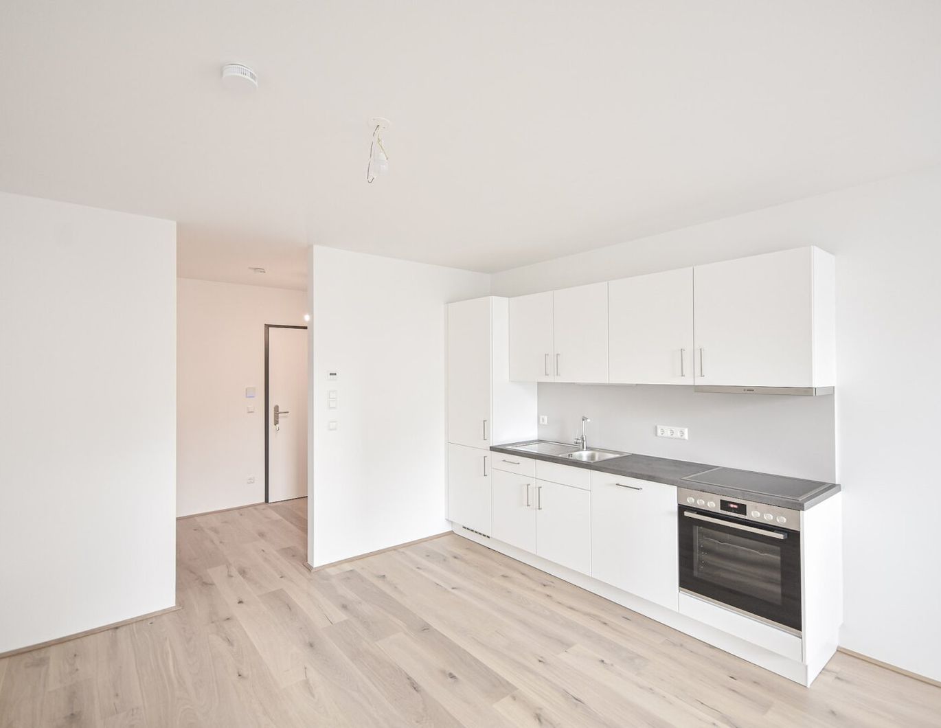 Perfekt für Singles oder Paare: Helle 2-Zimmer-Wohnung mit Loggia nahe U3