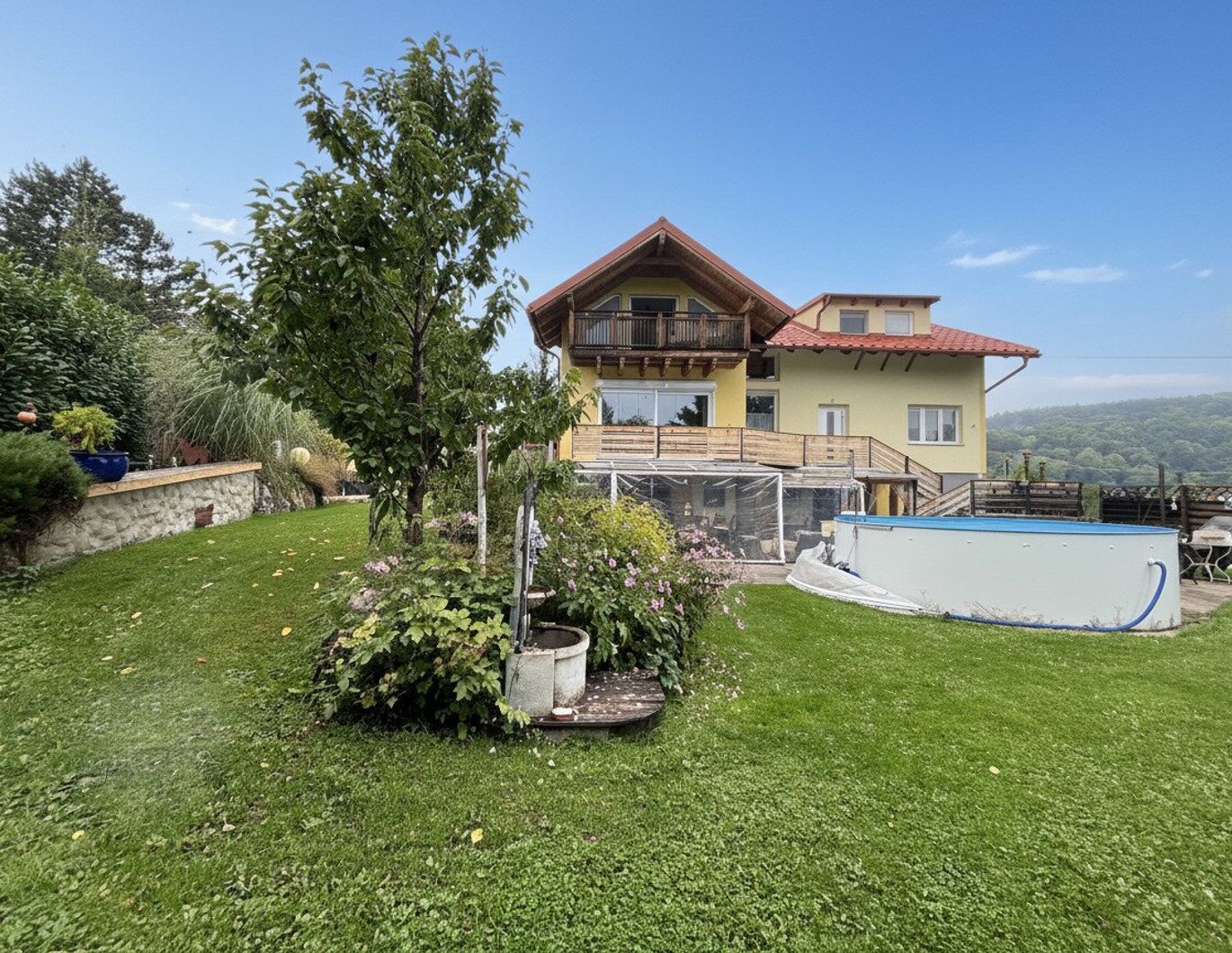 Charmantes 5 Zimmer Haus im Vintage-Look mit Pool