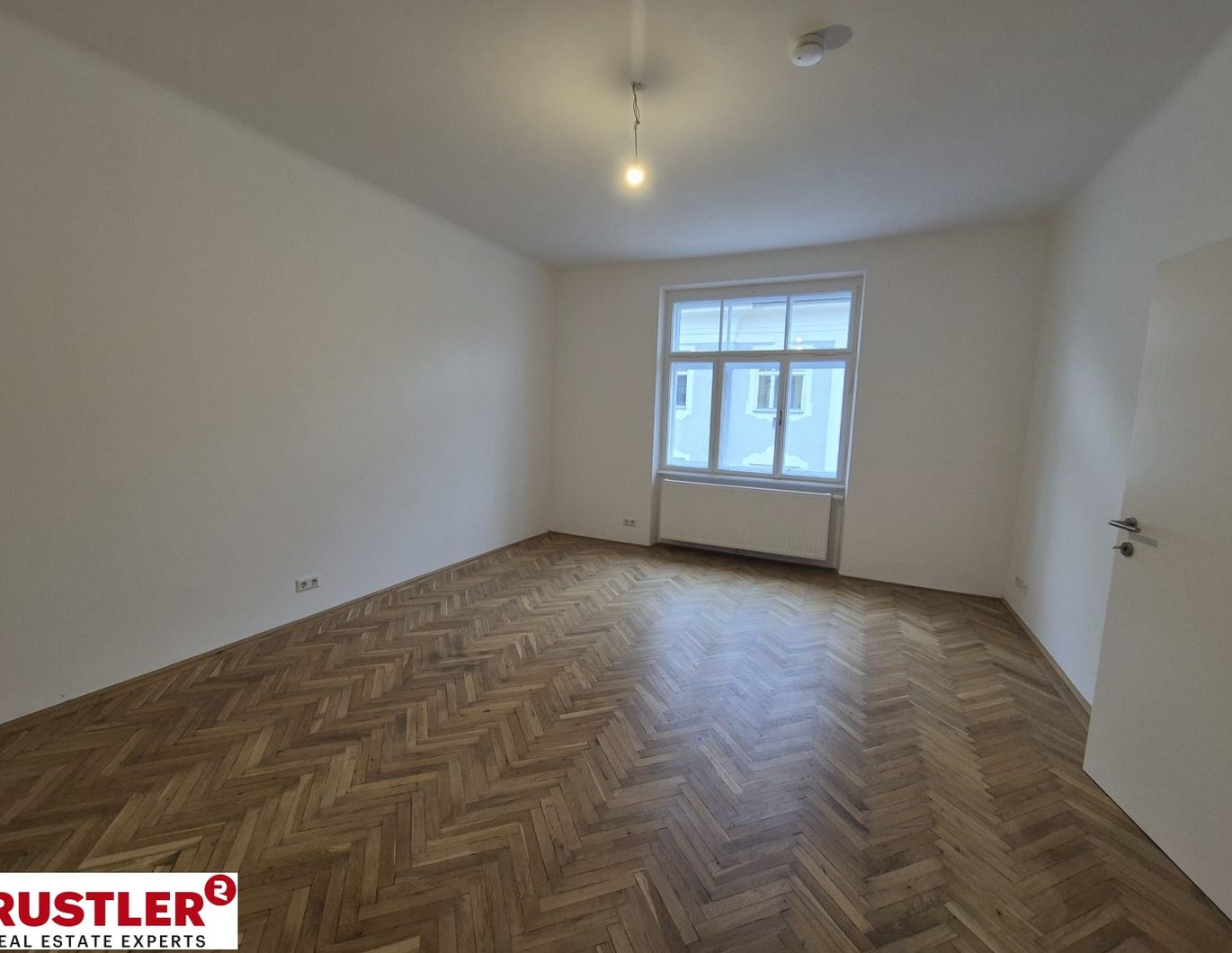 WUNDERBAR SANIERTE ALTBAUWOHNUNG 3-Zimmer in Elisabeth-Vorstadt