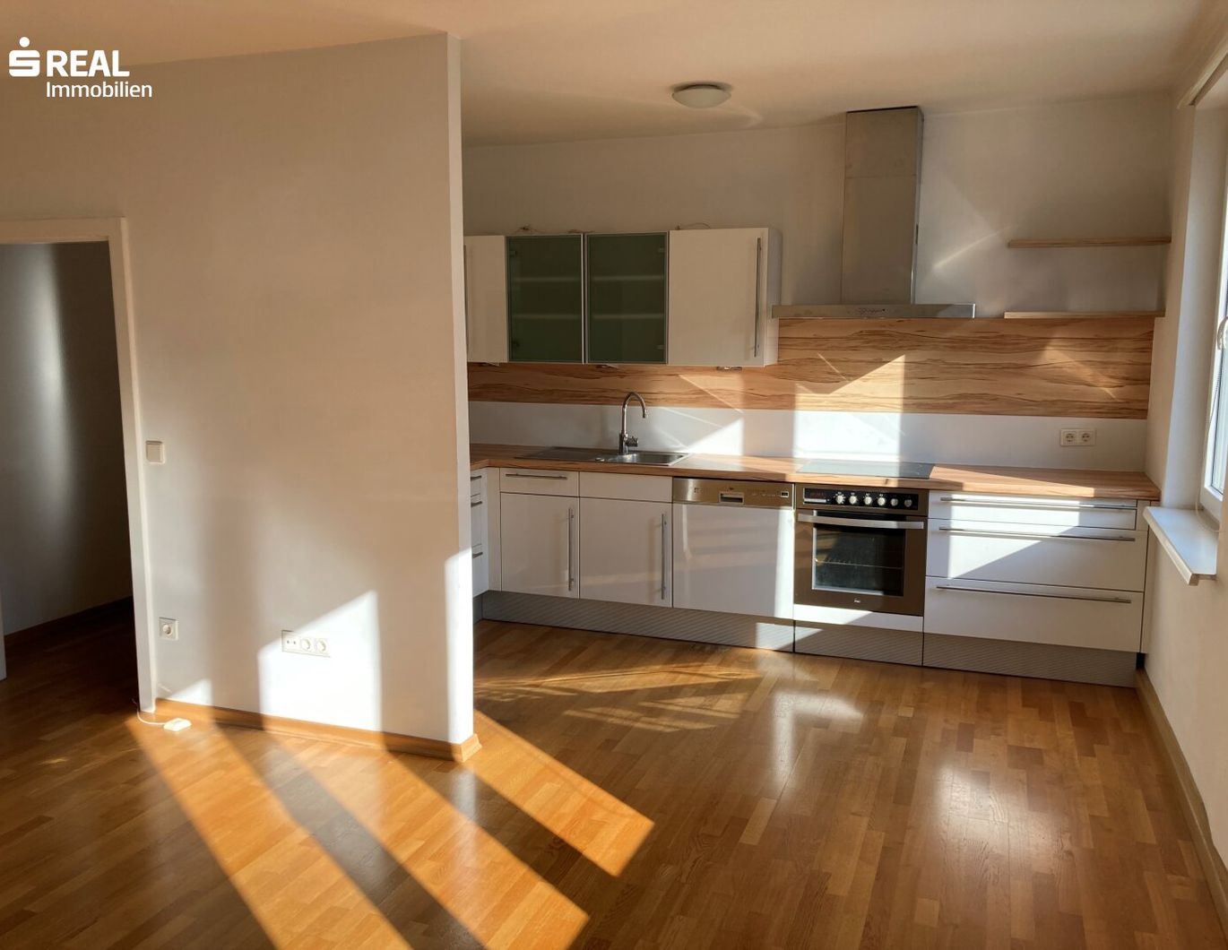 Jetzt zugreifen! - Ruhig, Grünblick und doch nahe Naschmarkt und U4 - sympathische Wohnung für junge Leute - niedrige Betriebskosten