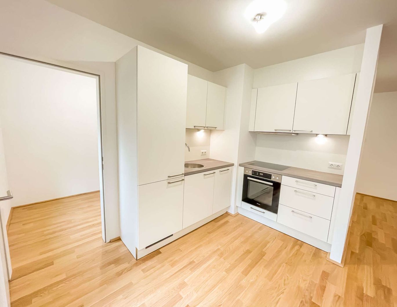 Moderne 2,5-Zimmer-Neubauwohnung mit Balkon in zentraler Ruhelage