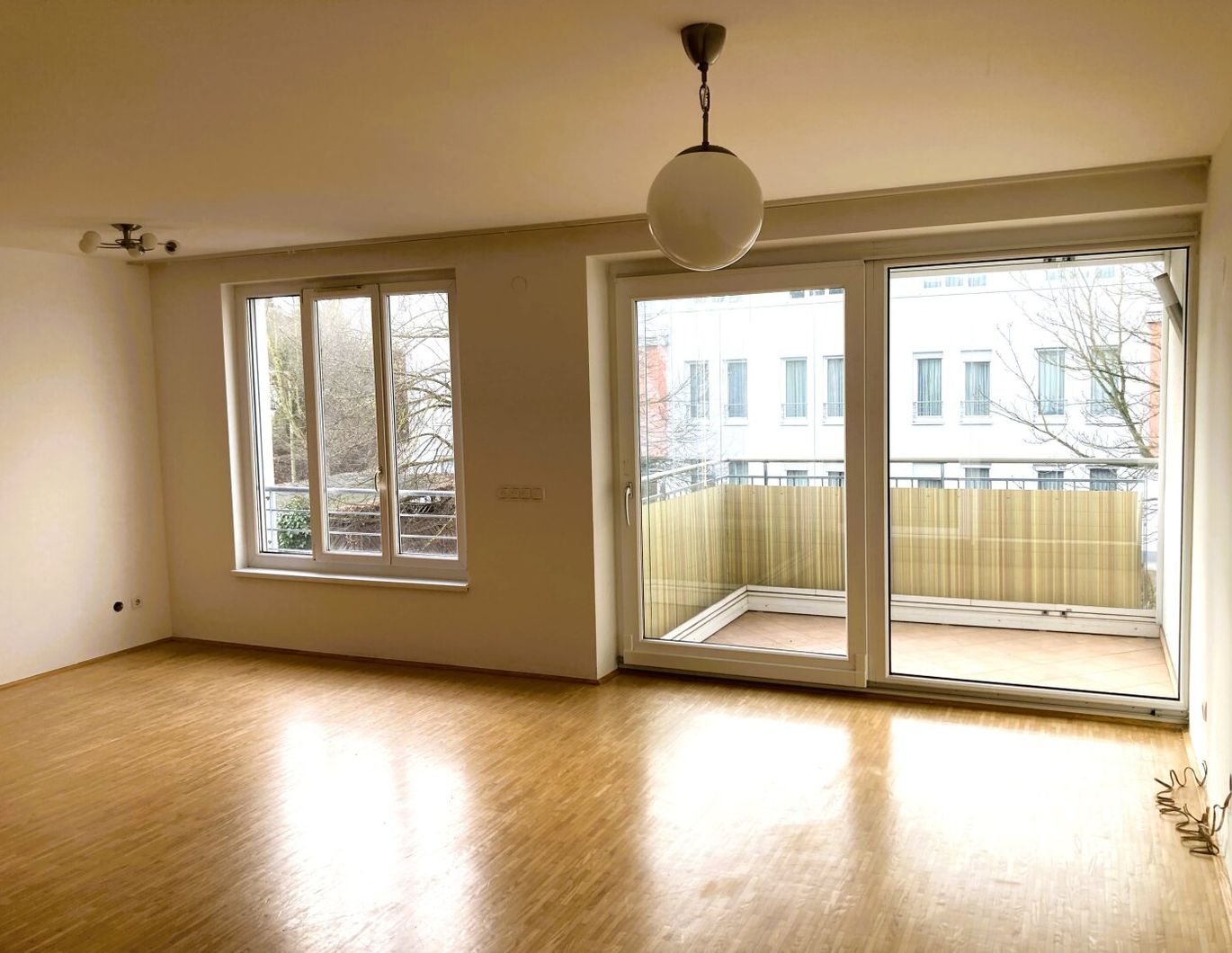 HELLE & SONNIGE 74 m² WOHLFÜHLWOHNUNG // 3 Zimmer, 1. OG, TG-Parkplatz, am FROSCHBERG