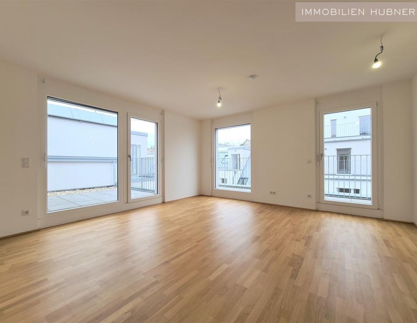 Klimatisierte DG-Wohnung mit 15m² Terrassenfläche! Koloniestraße beim FAC-Platz!