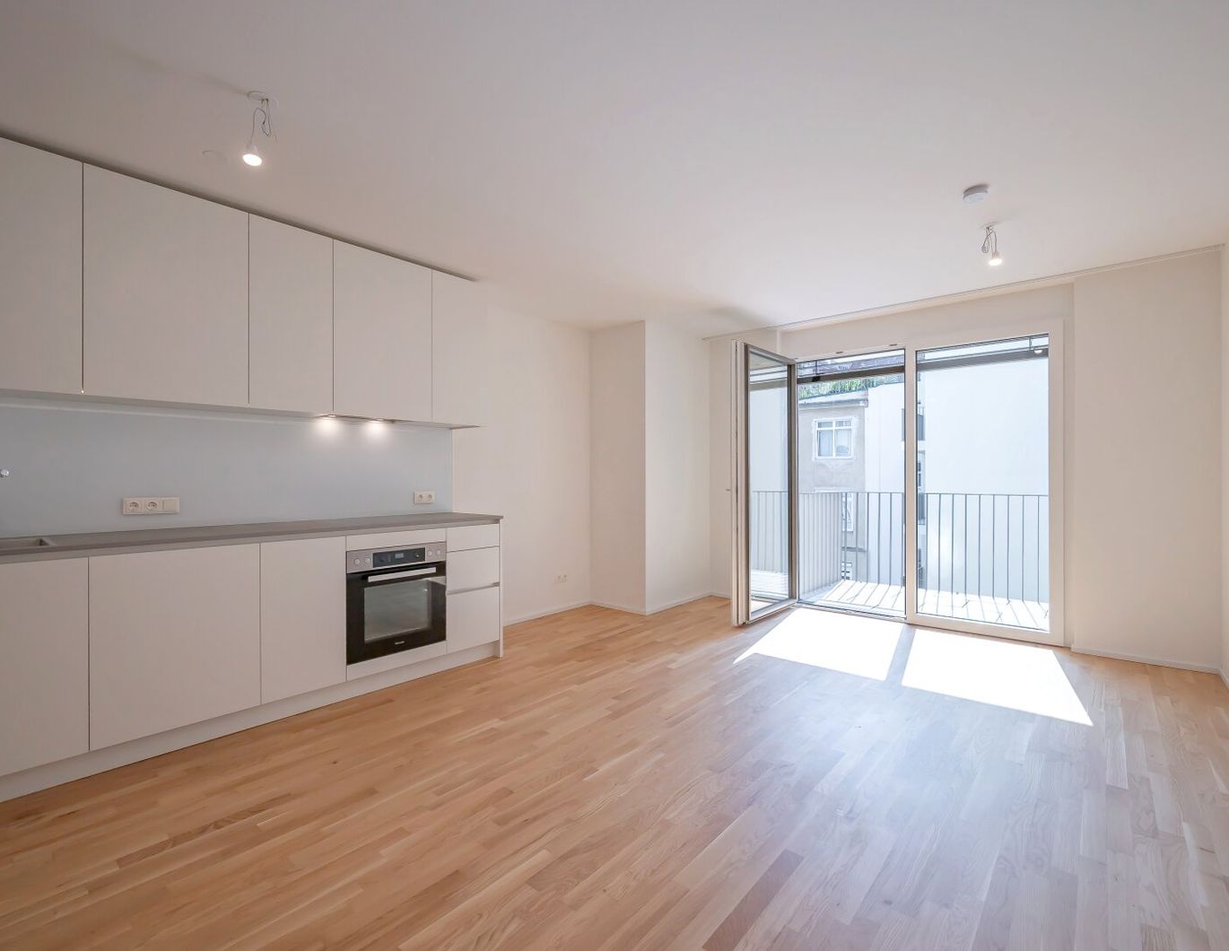 ASG IV-Qualitatives Wohnen in urbaner Lage: hochwertiger 2-Zimmer ZWEItBEZUG mit LOGGIA! Provisionsfrei!