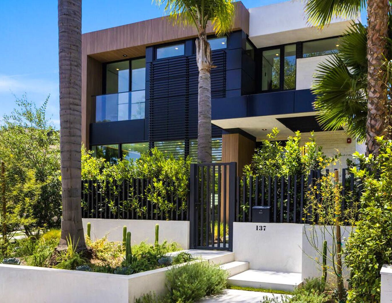 Exklusive Luxusvilla in Beverly Hills - Neubau mit Design, Privatsphäre und Top-Lage