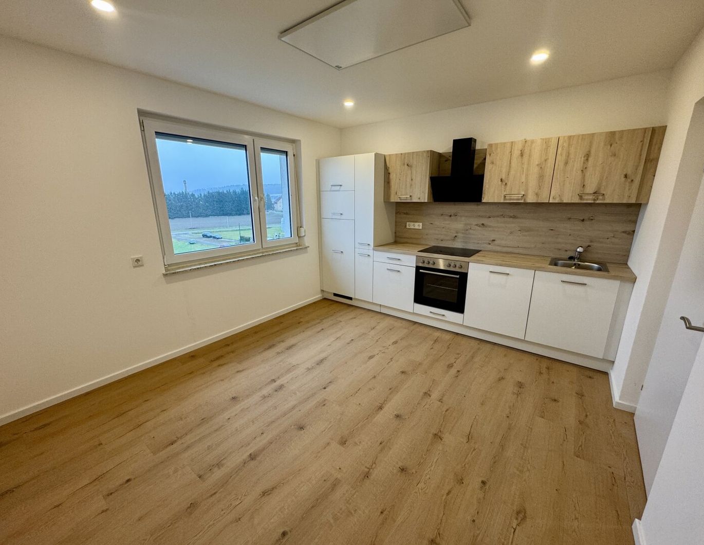 Charmante, frisch modernisierte Wohnung mit Loggia - sofort bezugsbereit