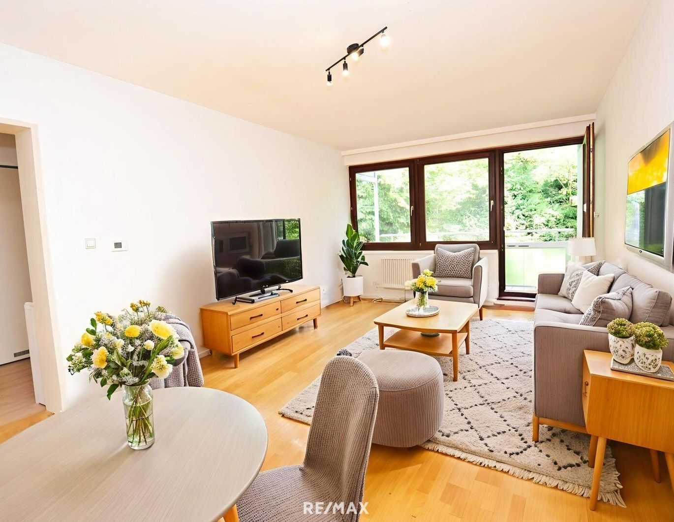 Großzügige 2-Zimmer-Wohnung mit Loggia in Grünruhelage