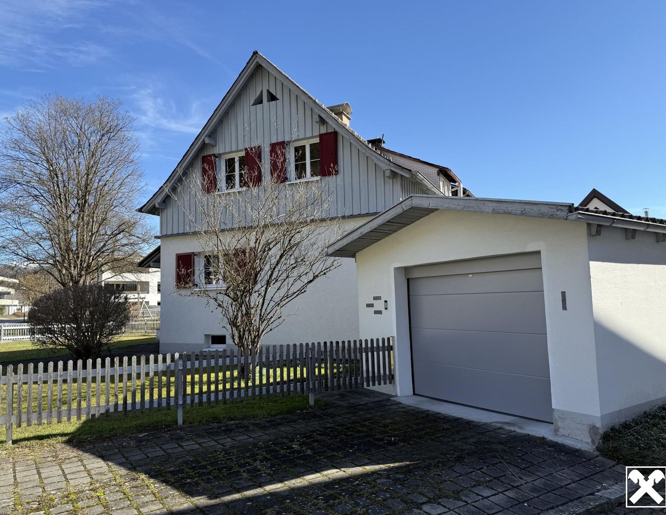 Siedlungs Doppelhaushälfte mit freistehender Garage!