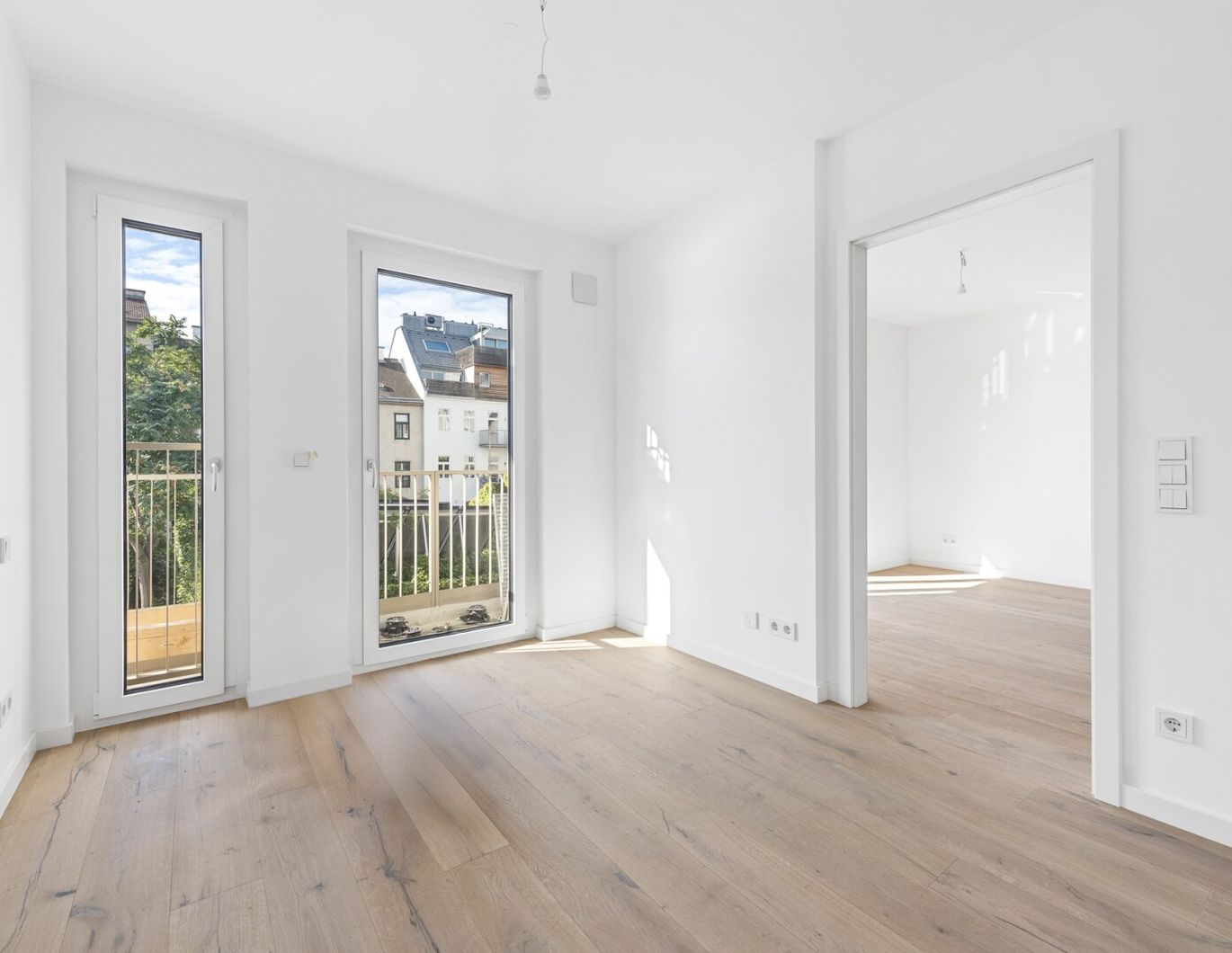 ERSTBEZUG - ENTZÜCKENDE 2-ZIMMER-WOHNUNG MIT SÜD-WEST BALKON