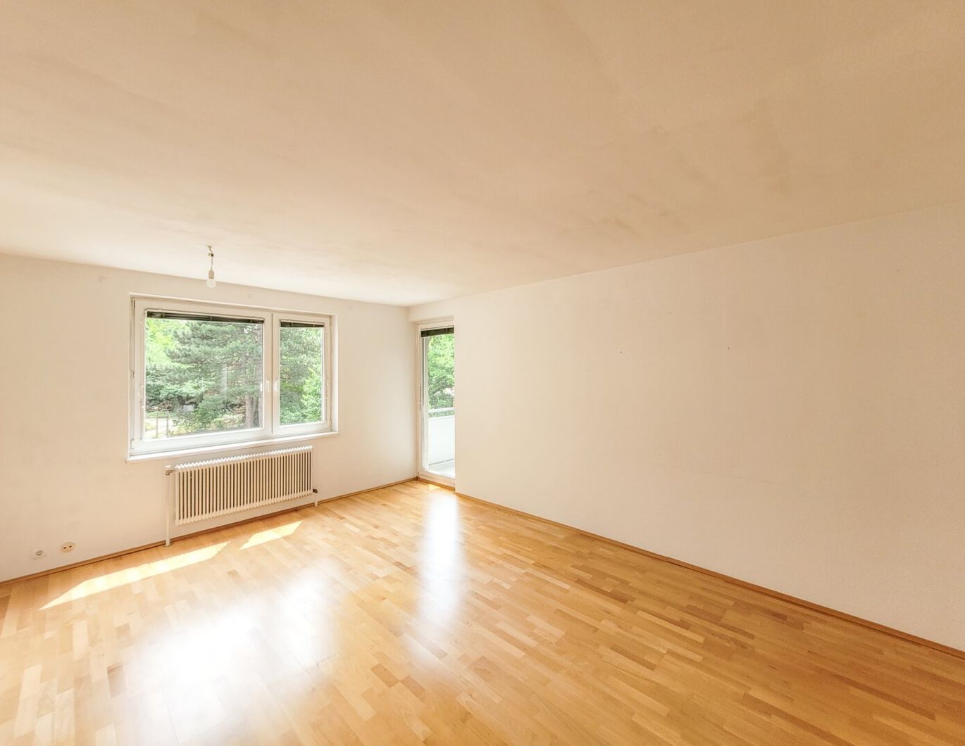PROVISIONSFREI VOM EIGENTÜMER! GUT AUFGETEILTE 4-ZIMMER WOHNUNG MIT LOGGIA NÄHE U1!
