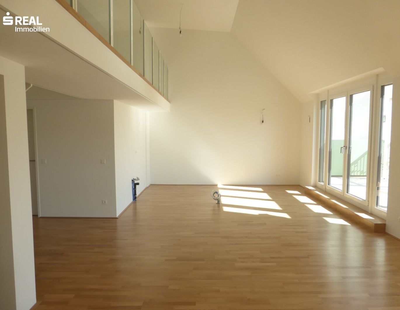 UNBEFRISTET! Erstklassiges Penthouse mit Palais-Blick und 50 m² Terrasse beim Liechtensteinpark - MIETZINSVORAUSZAHLUNG!