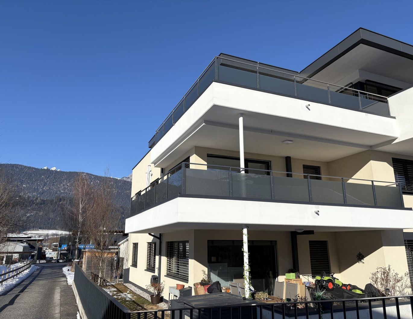 Moderne 4-Zimmer Wohnung mit Terrasse