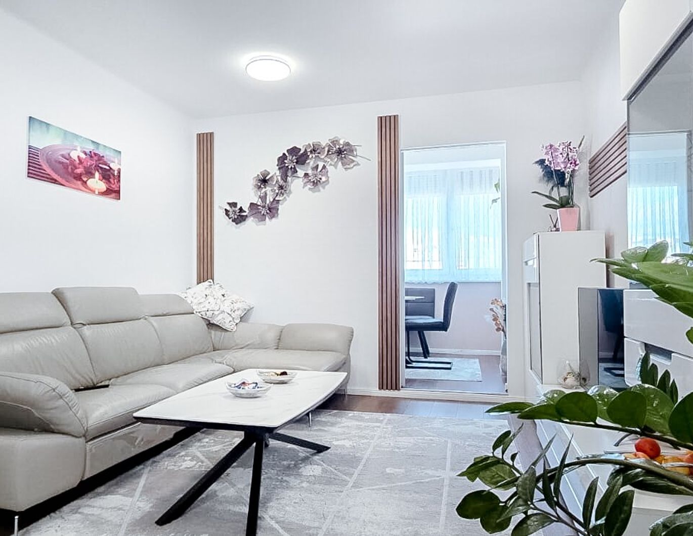 Moderne 3-Zi-Wohnung im 8. Stock. - Mit Parkplatz und Fernblick.