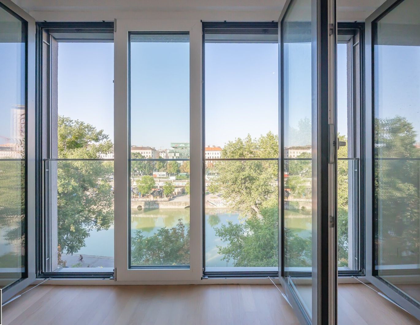 helle moderne 3 Zimmerwohnung mit traumhaften Blick über den Donaukanal