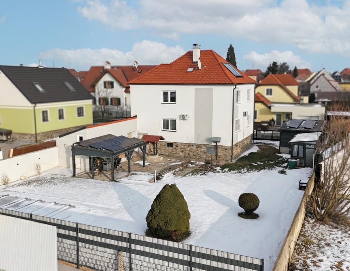 Saniertes Einfamilienhaus mit Solaranlage, Photovoltaik, Pool, Erdwärme, Fußbodenheizung u.v.m.!