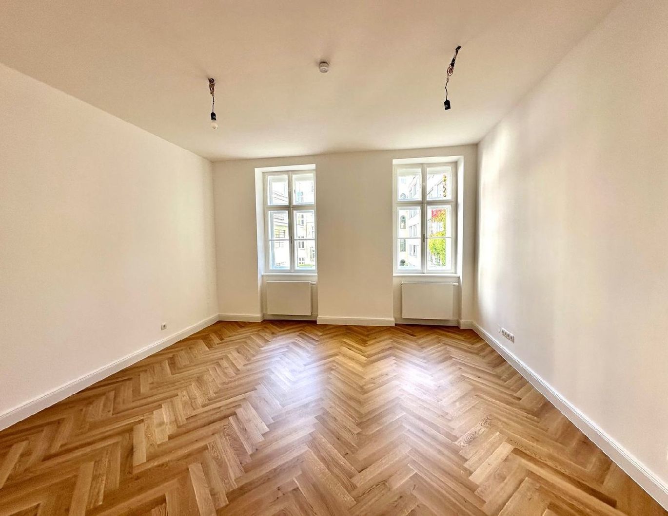 Wunderschöne 2-Zimmer-Altbau in zentraler Lage