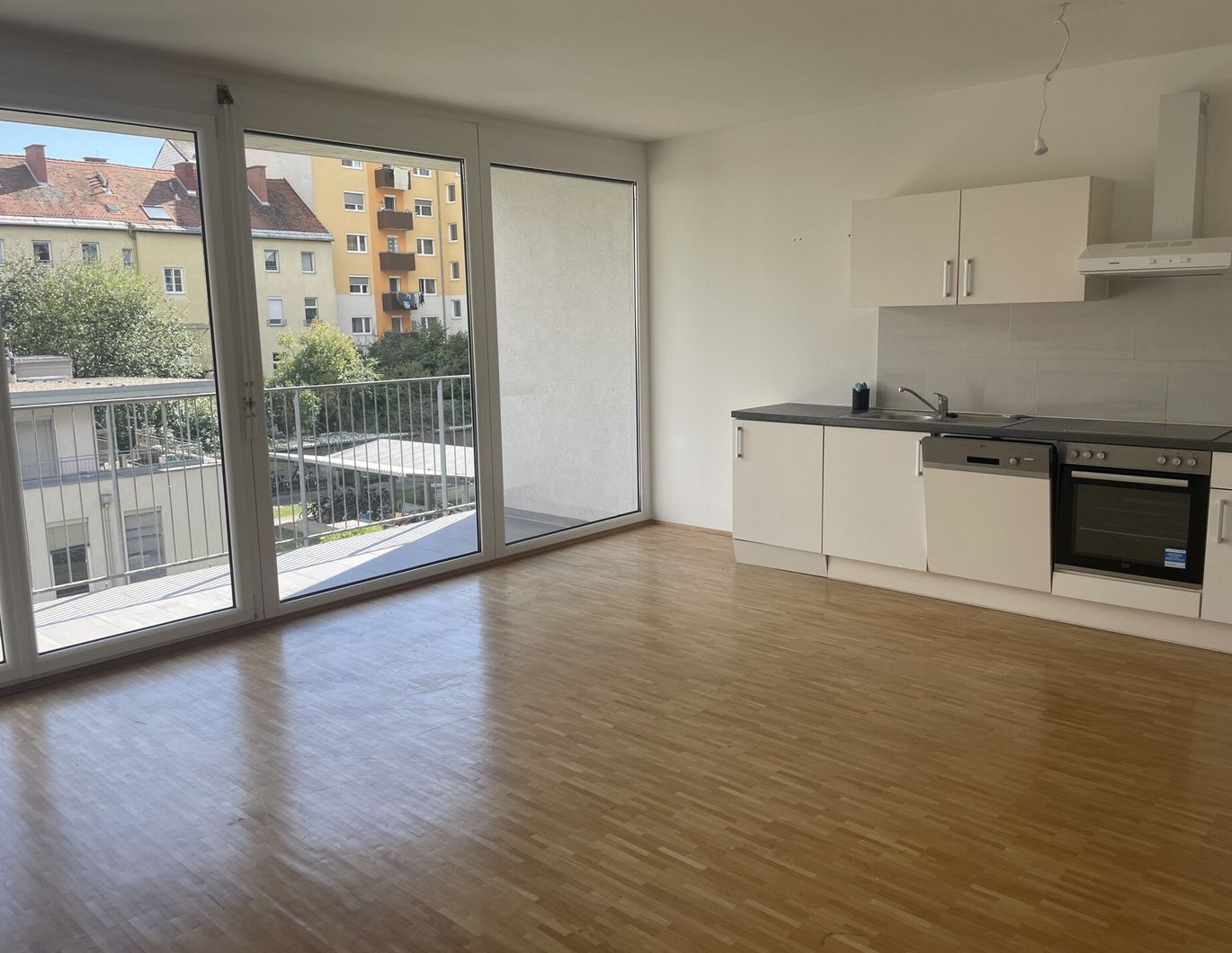 Großzügige 3-Zimmer-Wohnung mit Balkon in 8020 zu mieten!