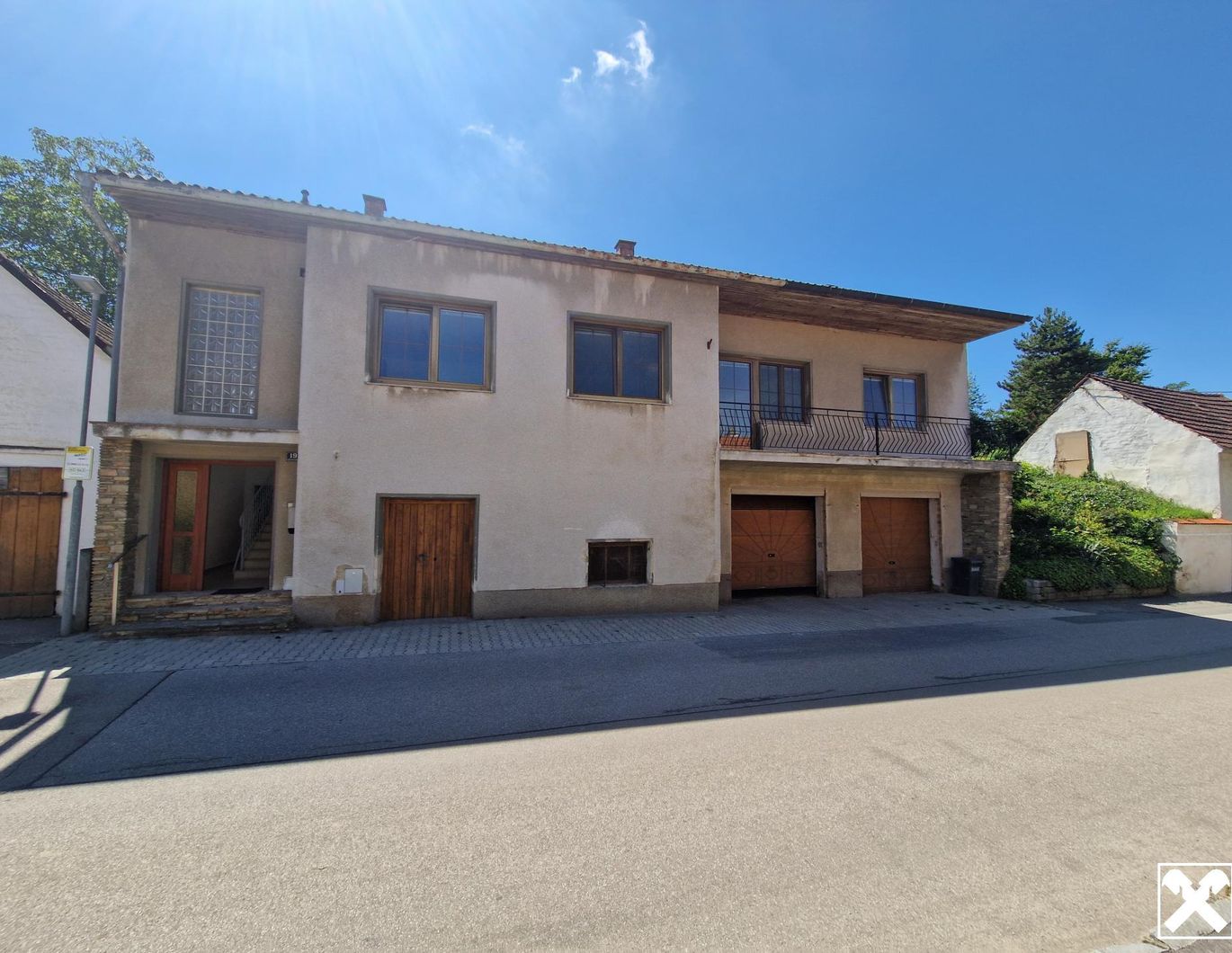 LIEBEVOLLES LANDHAUS MIT GARTEN UND GARAGE ZUR MIETE