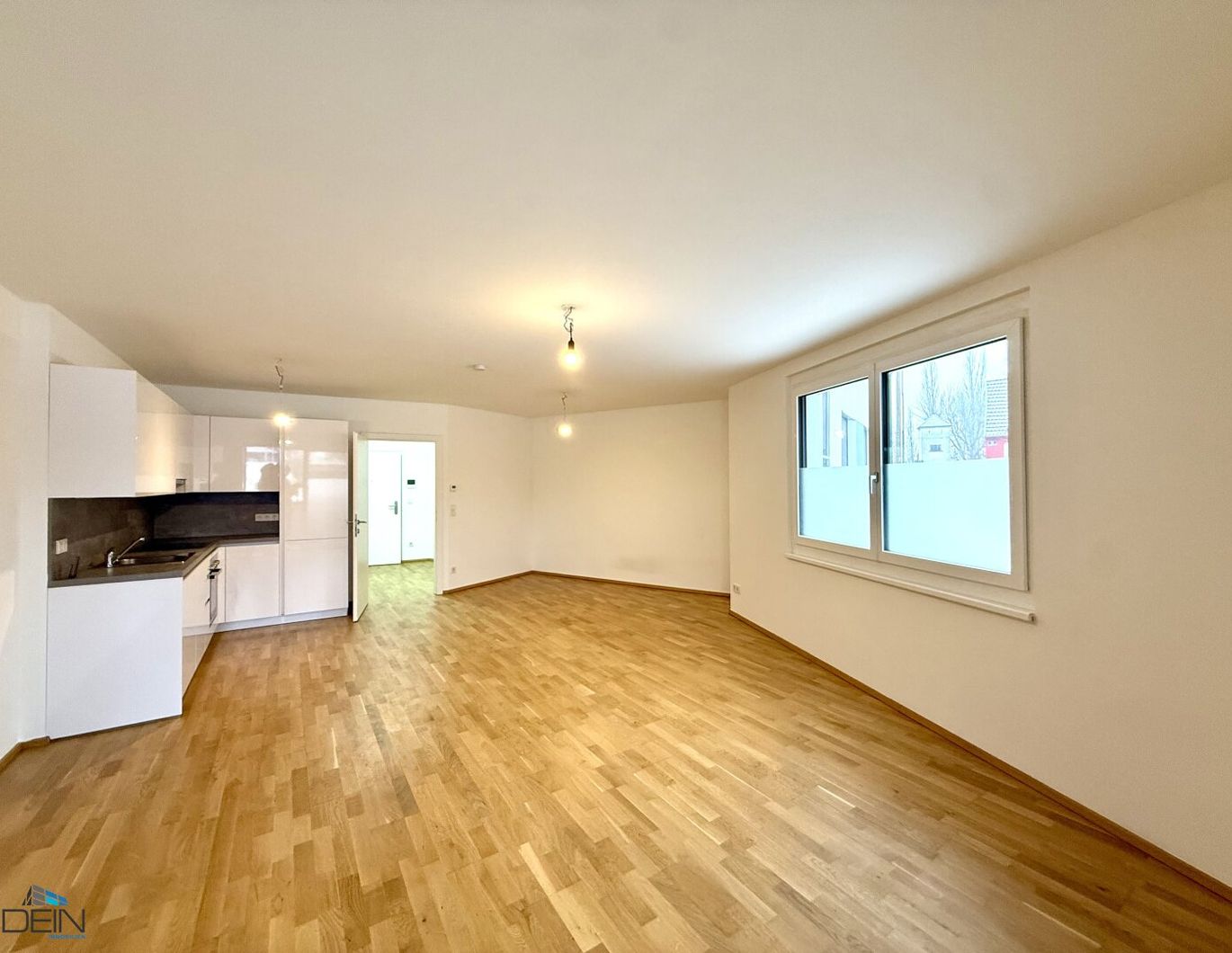 NEU! RUHIGE 1 ZIMMER EG-WOHNUNG MIT EINER LOGGIA NÄHE BADETEICH SÜSSENBRUNN!