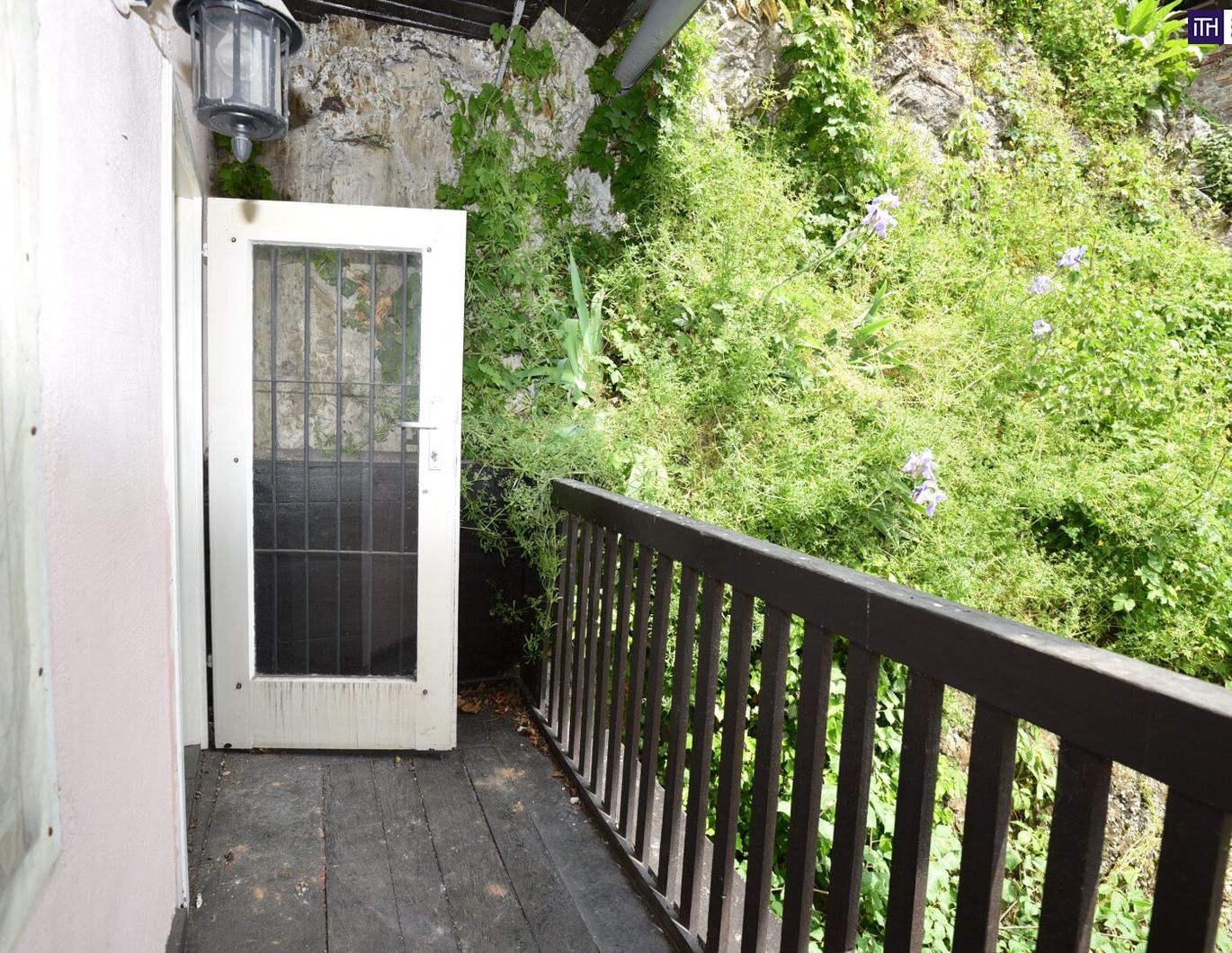 ERSTBEZUG! Kernsanierte Festspielwohnung mit Balkon in bester Lage! Ihr perfektes Stadtjuwel!