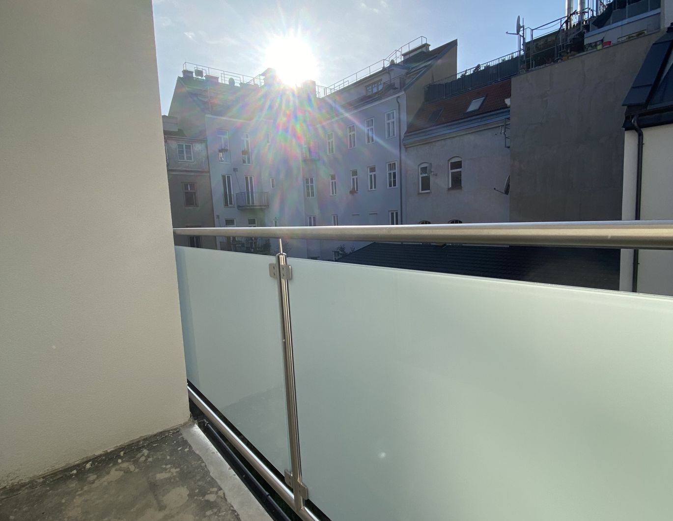 Erstbezug sanierter Altbau in Fertigstellung I ruhige hofseitige Loggia I Luftwärmepumpe I Fußbodenheizung I Schlüsselfertig