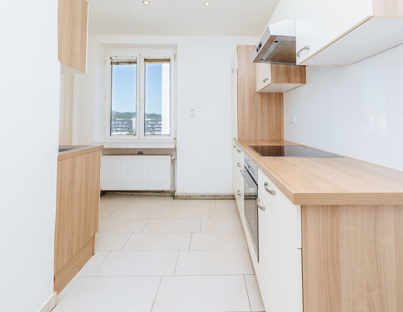 MODERNISIERT I HOCHWERTIGE BADEWANNE I DESIGN-EINBAUKÜCHE I BAHNHOFSNAH I HAUSTIERFREUNDLICH I MODERNER WOHNSTIL I DURCHDACHTER GRUNDRISS I PROJEKT WOHNEN I