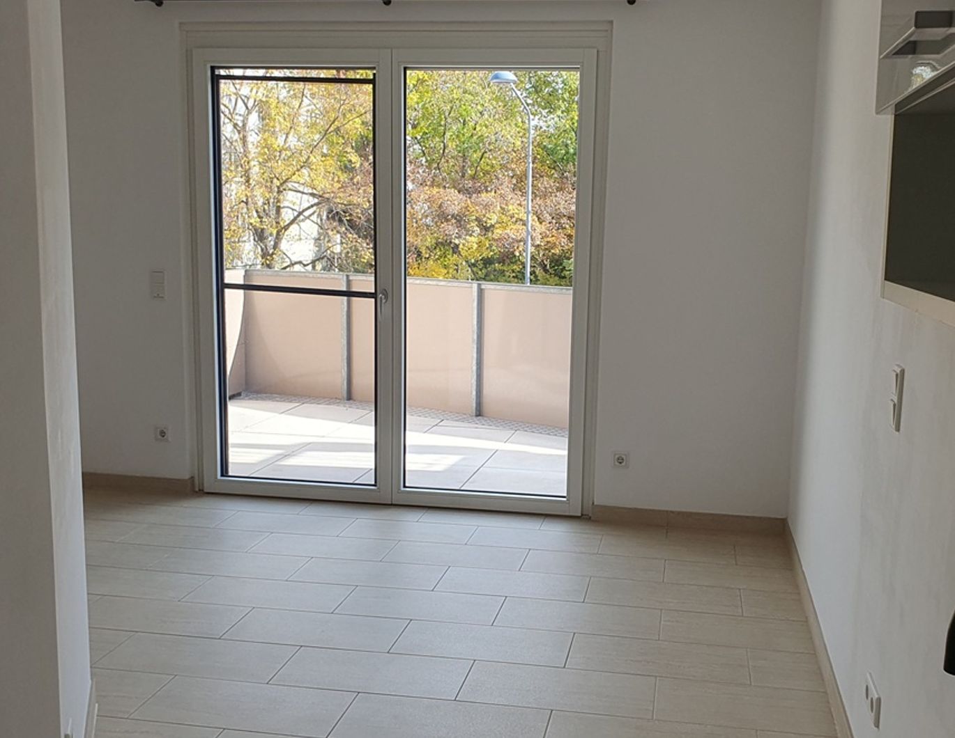 Sonnige 1,5 Zimmer Wohnung mit Balkon und Autostellplatz