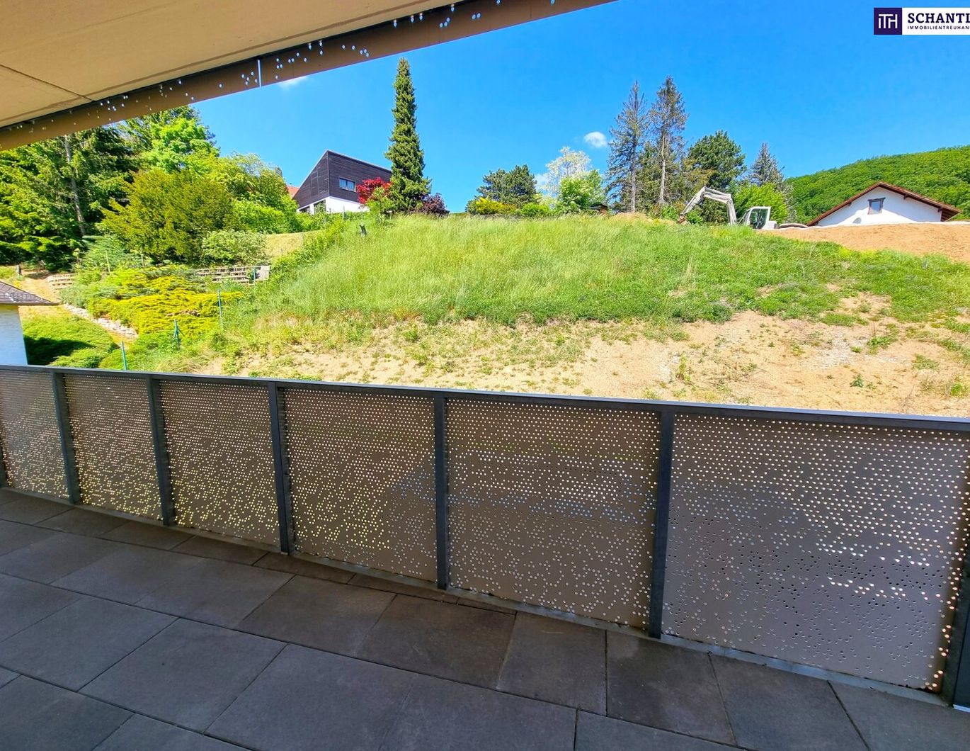 Zwischen Wienerwald und Weltstadt. Lebens(t)raumerfüller im Wienerwald! TOP Neubauwohnung mit viel Freiraum! Traumhafte Rundum-Terrasse + Ideale Raumaufteilung + Grün wohin das Auge reicht + Luftwärmepumpe!