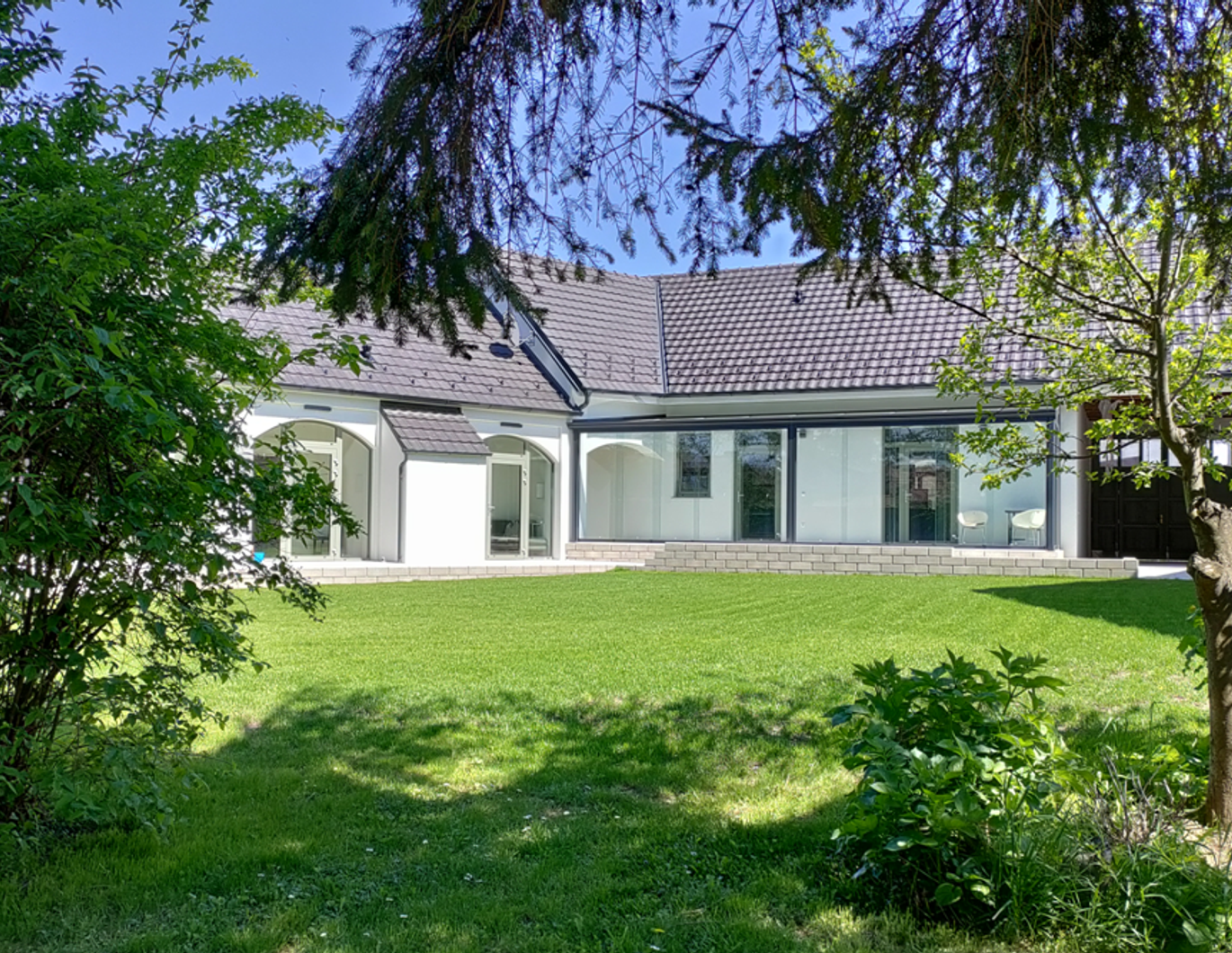 kleine Gartenwohnung in Mehrparteienhaus
