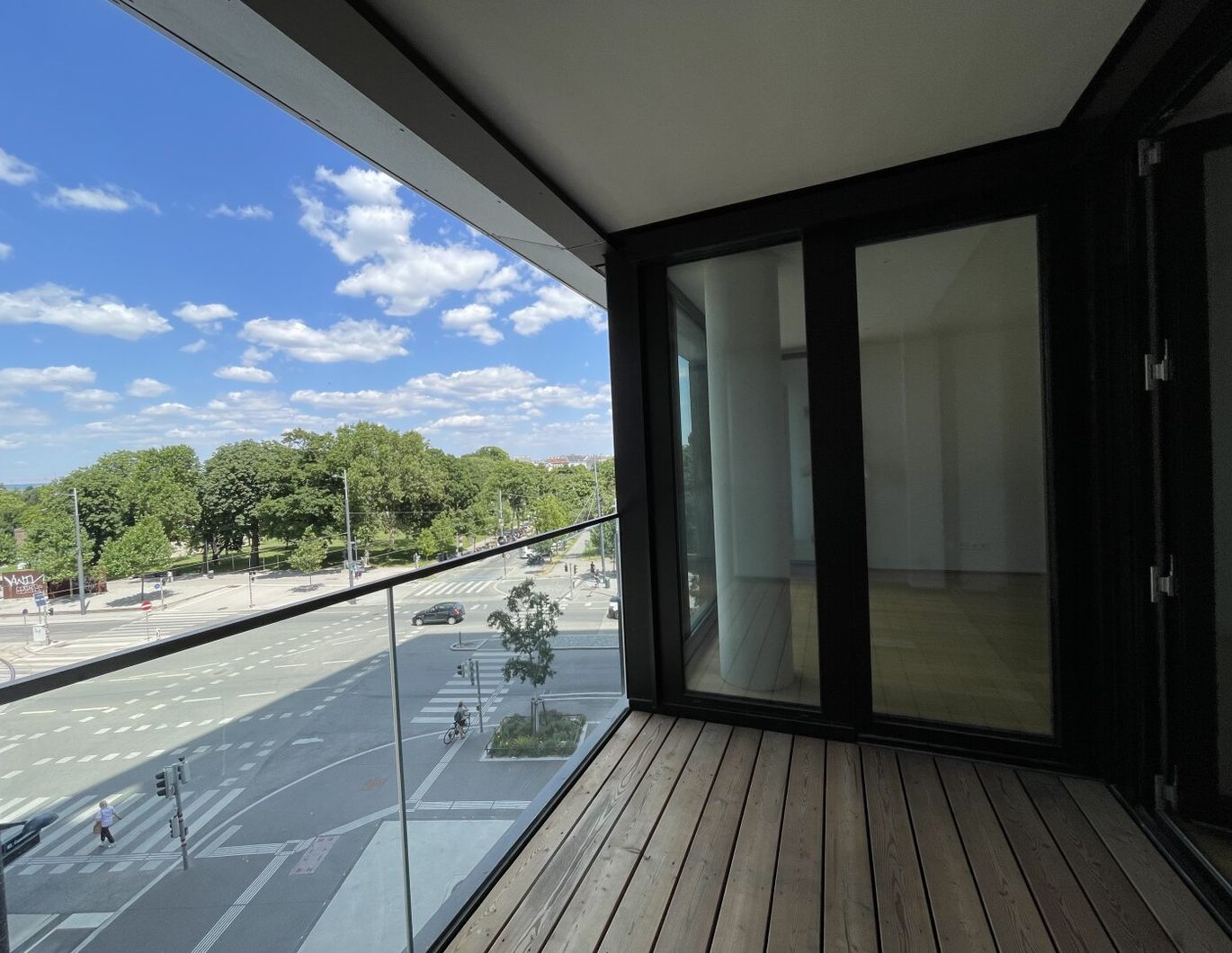 UNBEFRISTETE 2-Zimmer Neubauwohnung mit Freifläche + Extras im Haus