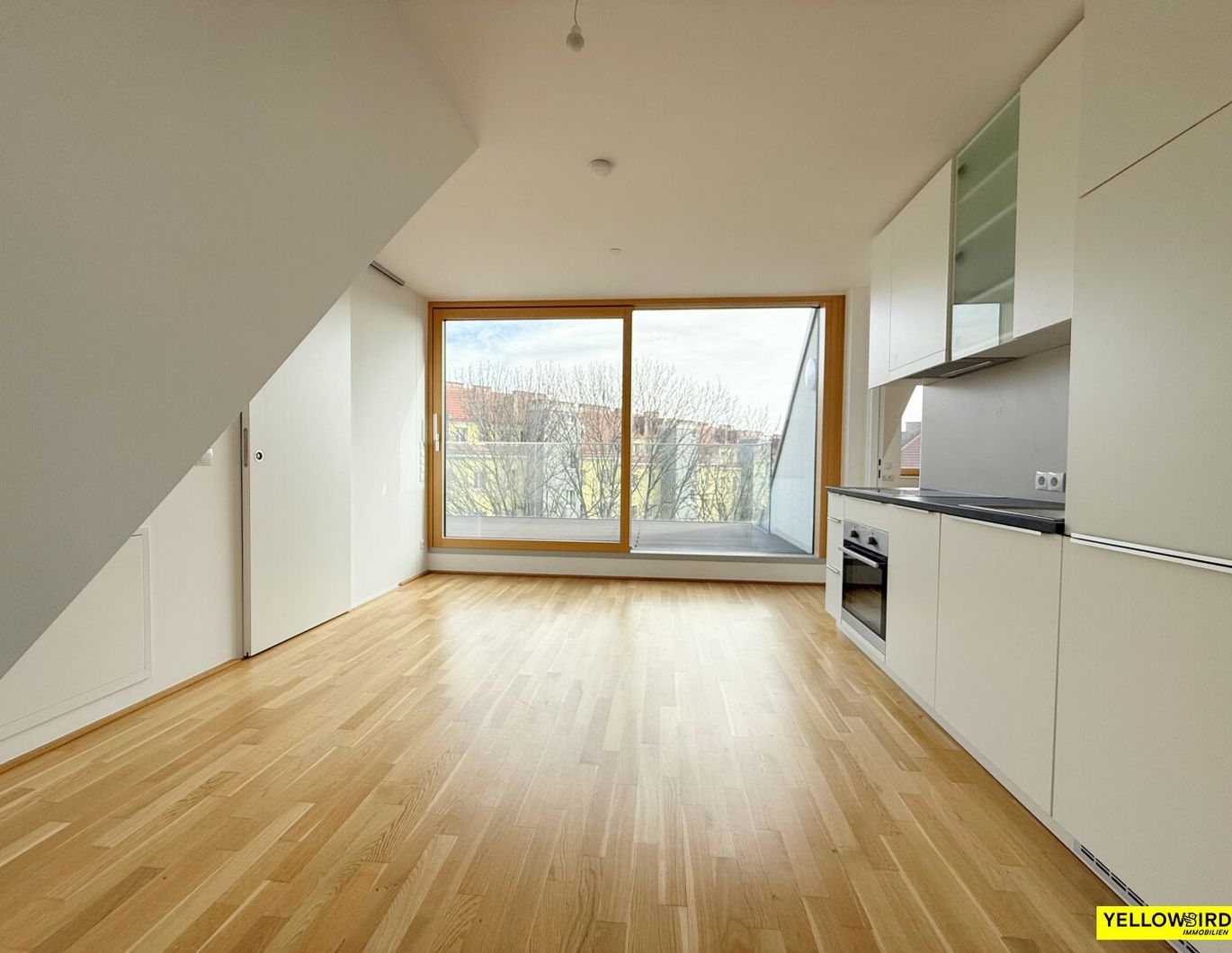 Erstbezug | Große Fenster | Fußbodenheizung | Tischler Möbel