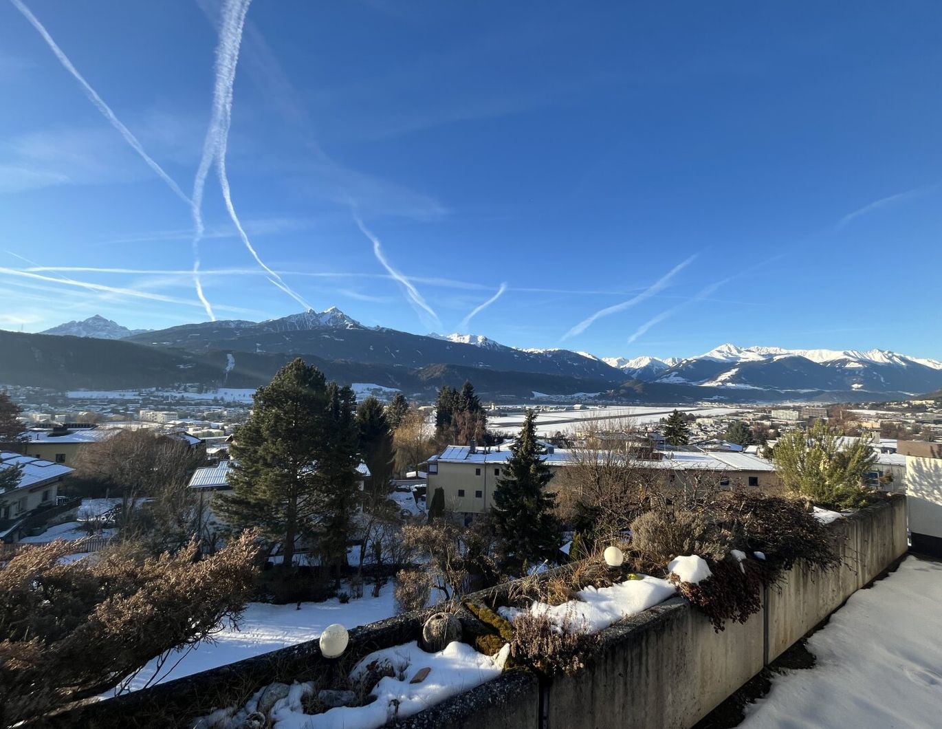 3-Zimmer-Dachgeschoßwohnung mit Panoramablick - Kellerabteil und Tiefgarage inklusive