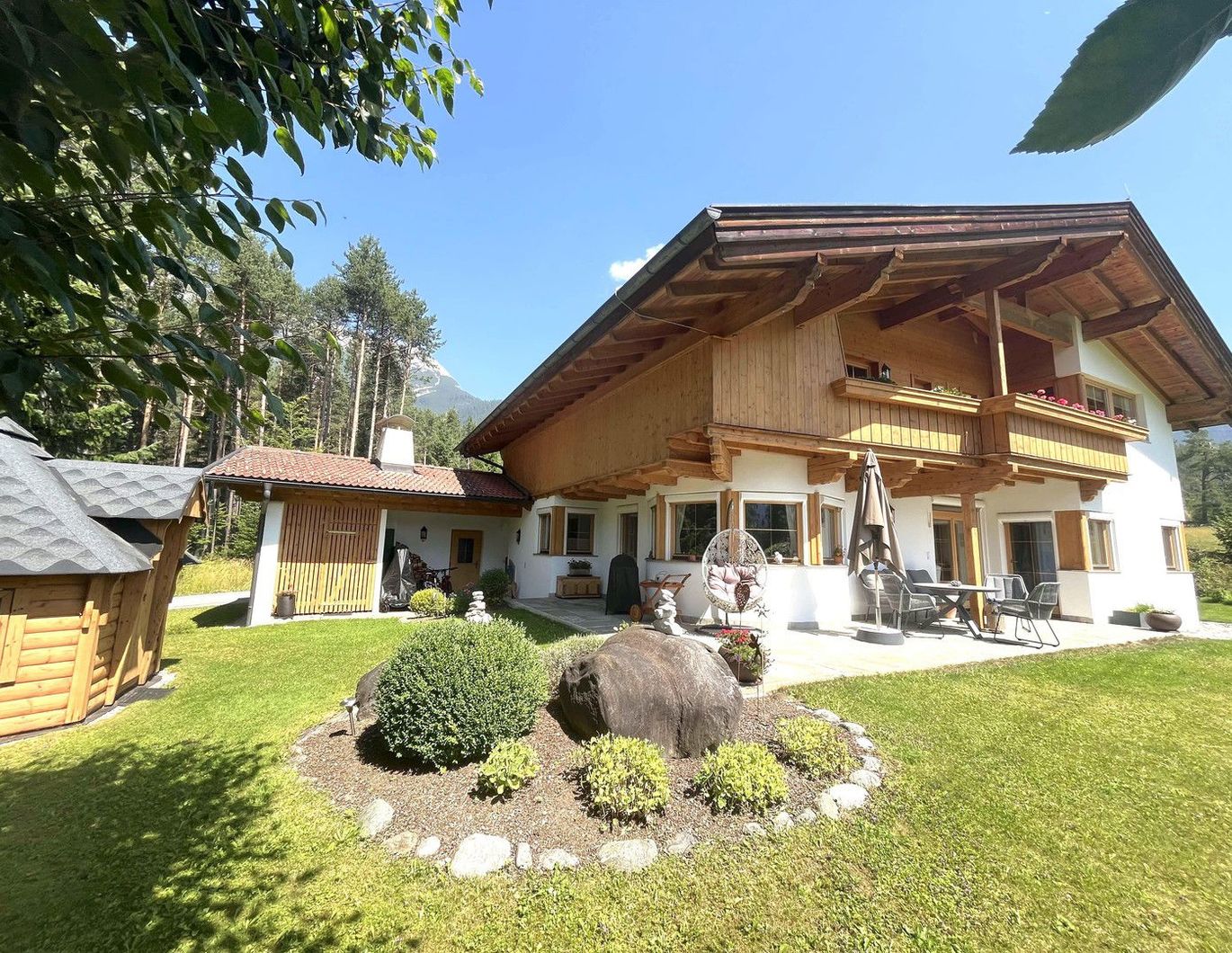 Exklusives Tiroler Landhaus mit 3 Wohneinheiten in sonniger Panoramalage