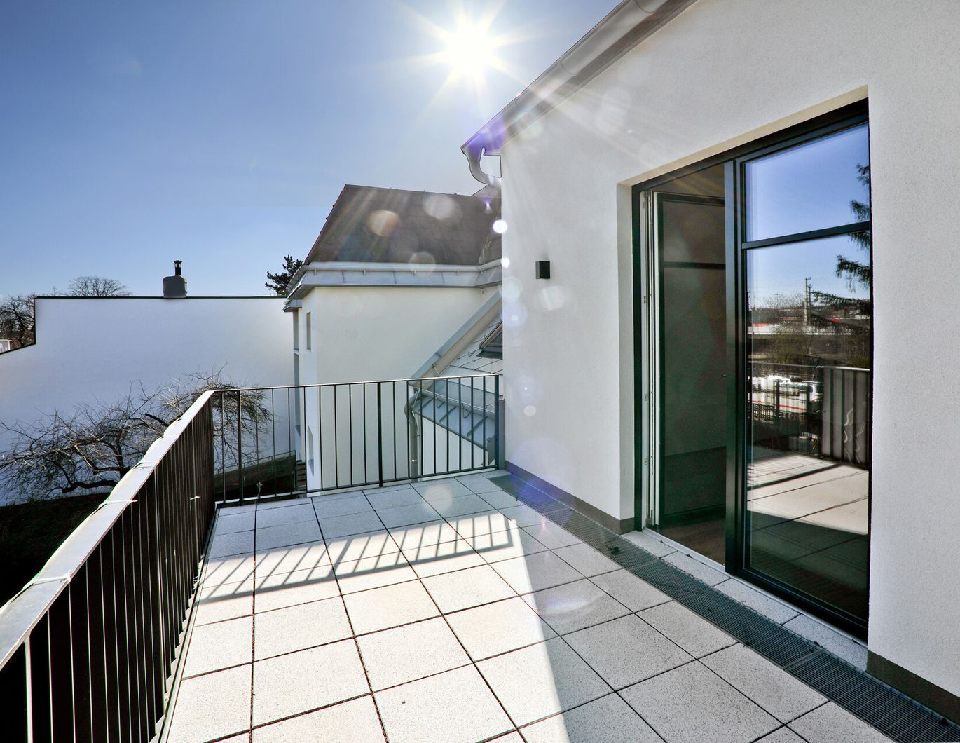 4 Zimmer im neu ausgebauten Dachgeschoß, großer gartenseitiger Balkon, Grünblick - zu kaufen in 1130 Wien
