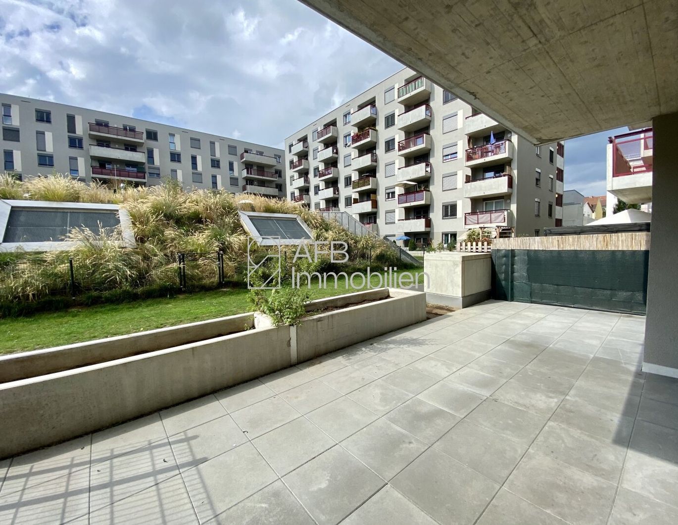 Große 2-Zimmer-Erdgeschoßwohnung mit Terrasse