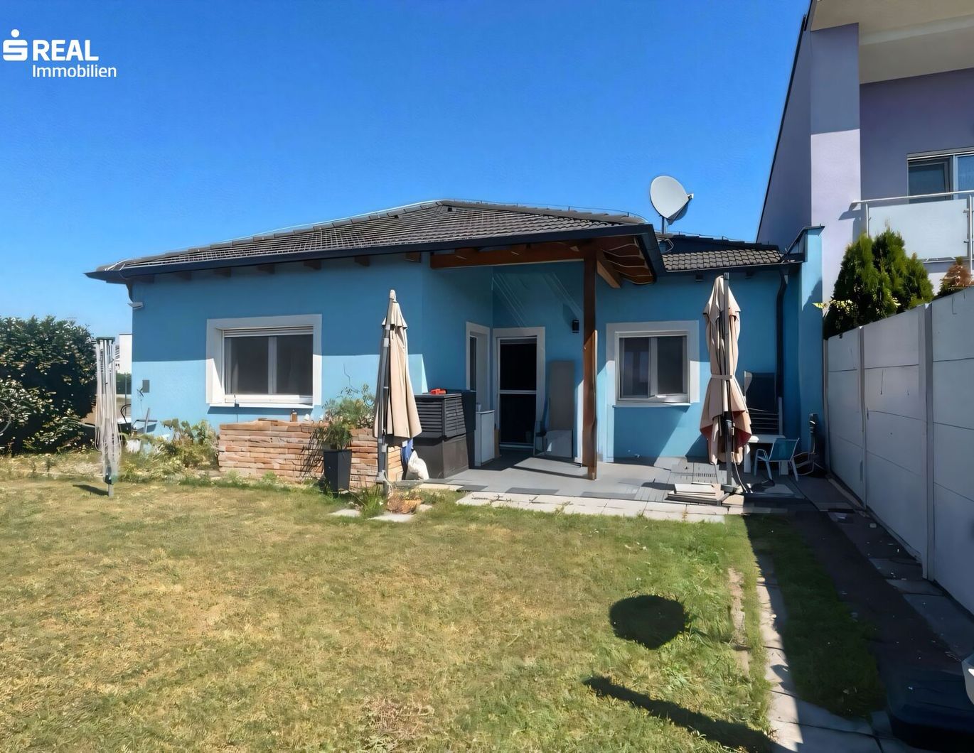 Moderner Bungalow mit Garten und Garage