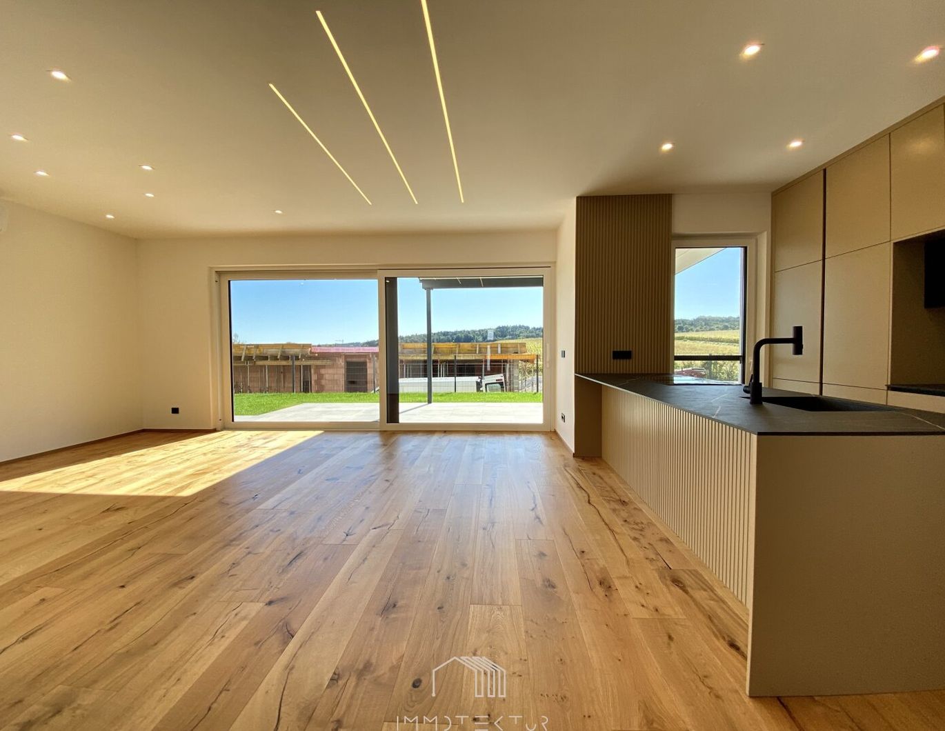 NIEDRIGENERGIEHAUS: Geräumiges Einfamilienhaus mit hochwertiger Ausstattung - ERSTBEZUG