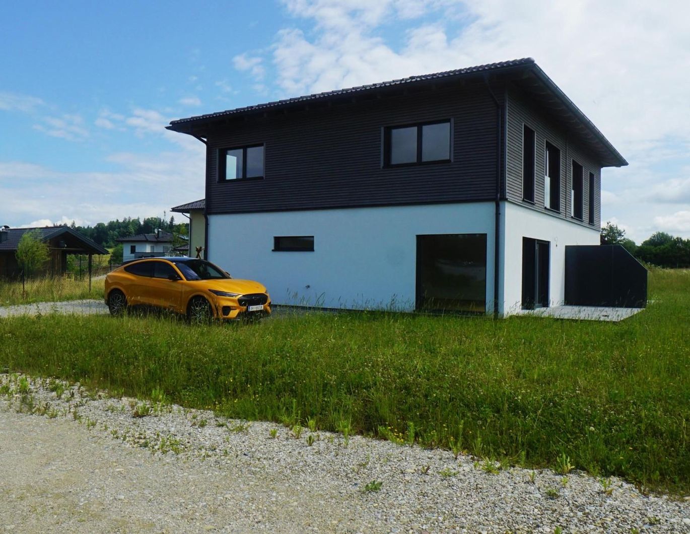 NEUBAU ERSTBEZUG / Doppelhaushälfte