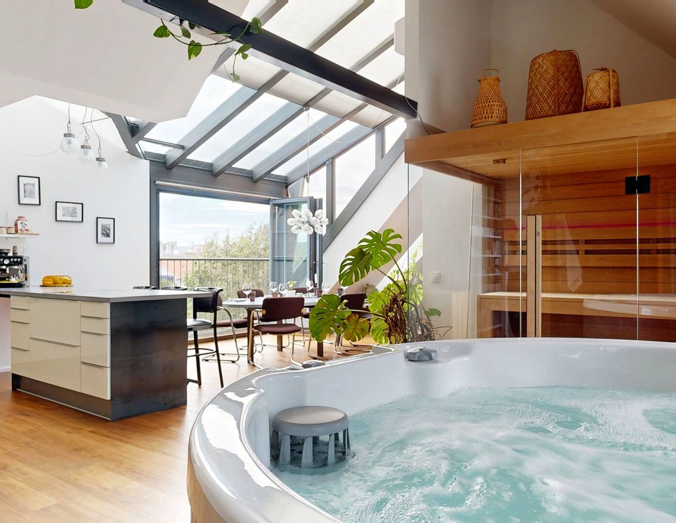 Dachgeschoss-Maisonette mit Loft-Charakter, Wellness-Oase & Weitblick