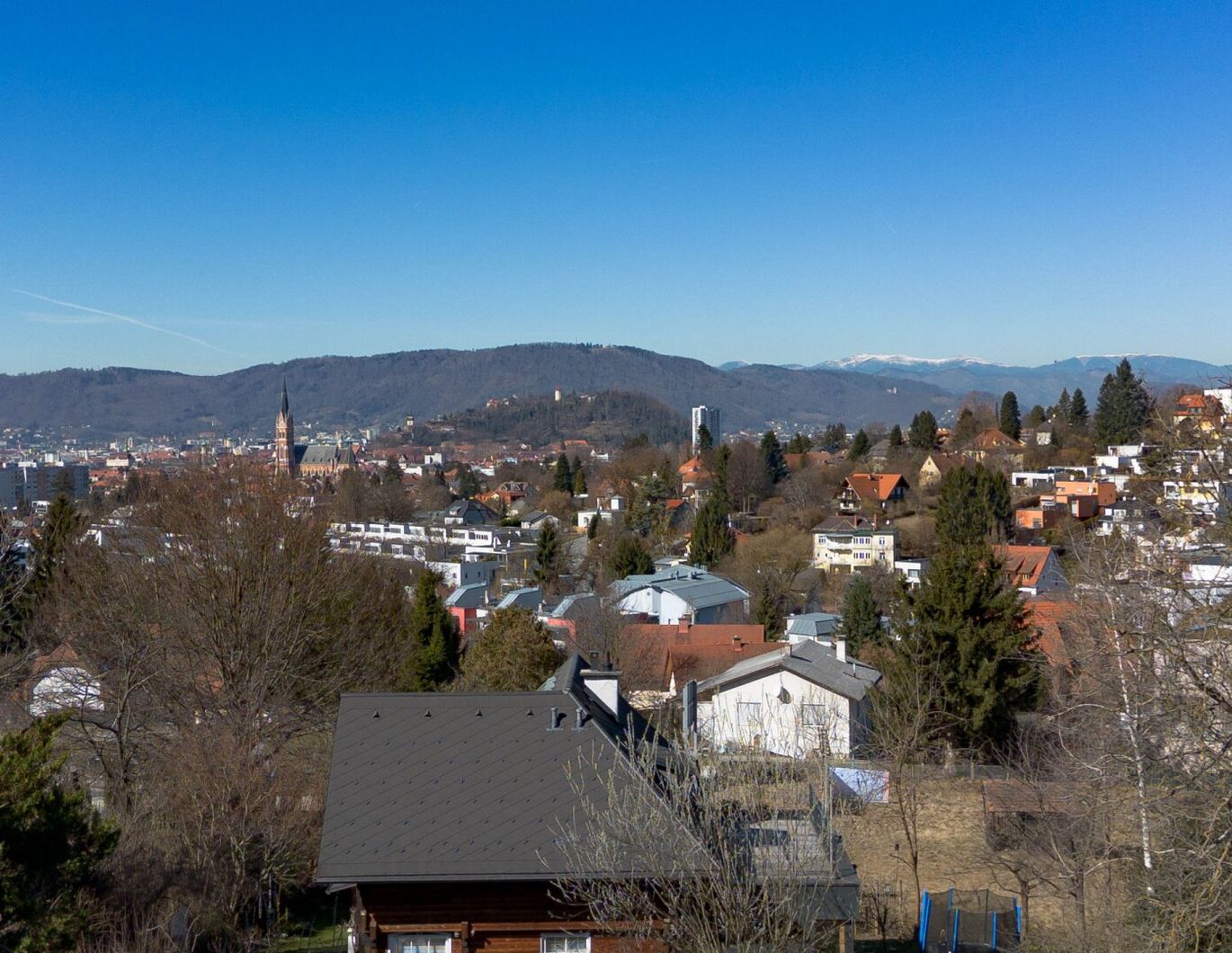 Das ultimative Traumgrundstück mit Stadtblick und Altbestand
